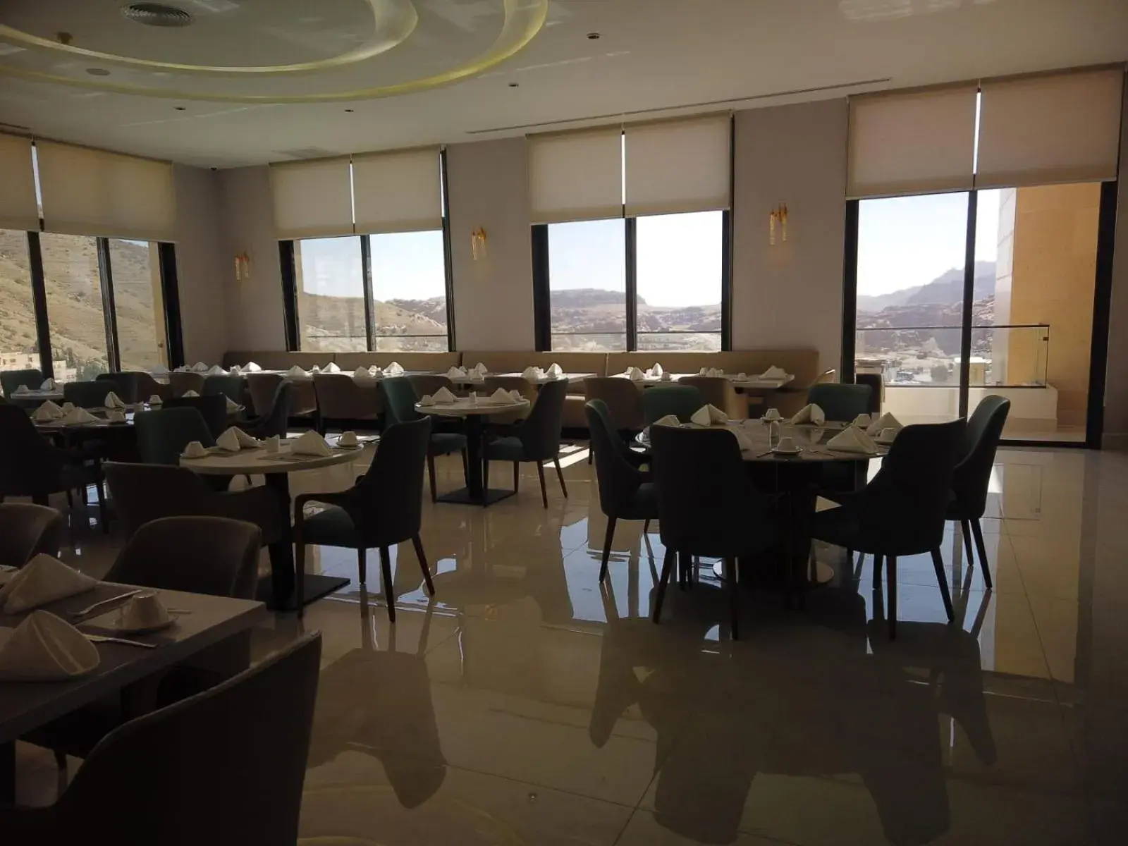 Restaurant/places to eat in H Luxury Hotel Restaurant/places to eat in H Luxury Hotel