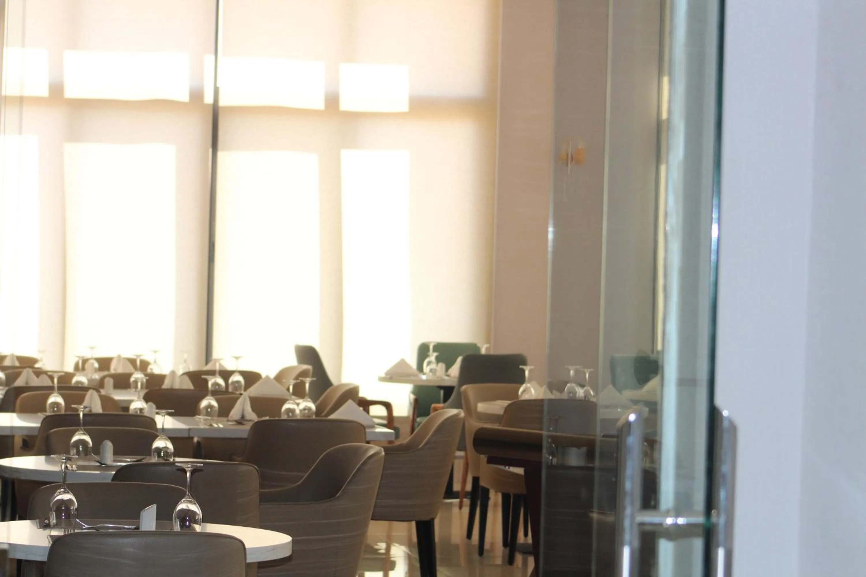 Restaurant/places to eat in H Luxury Hotel