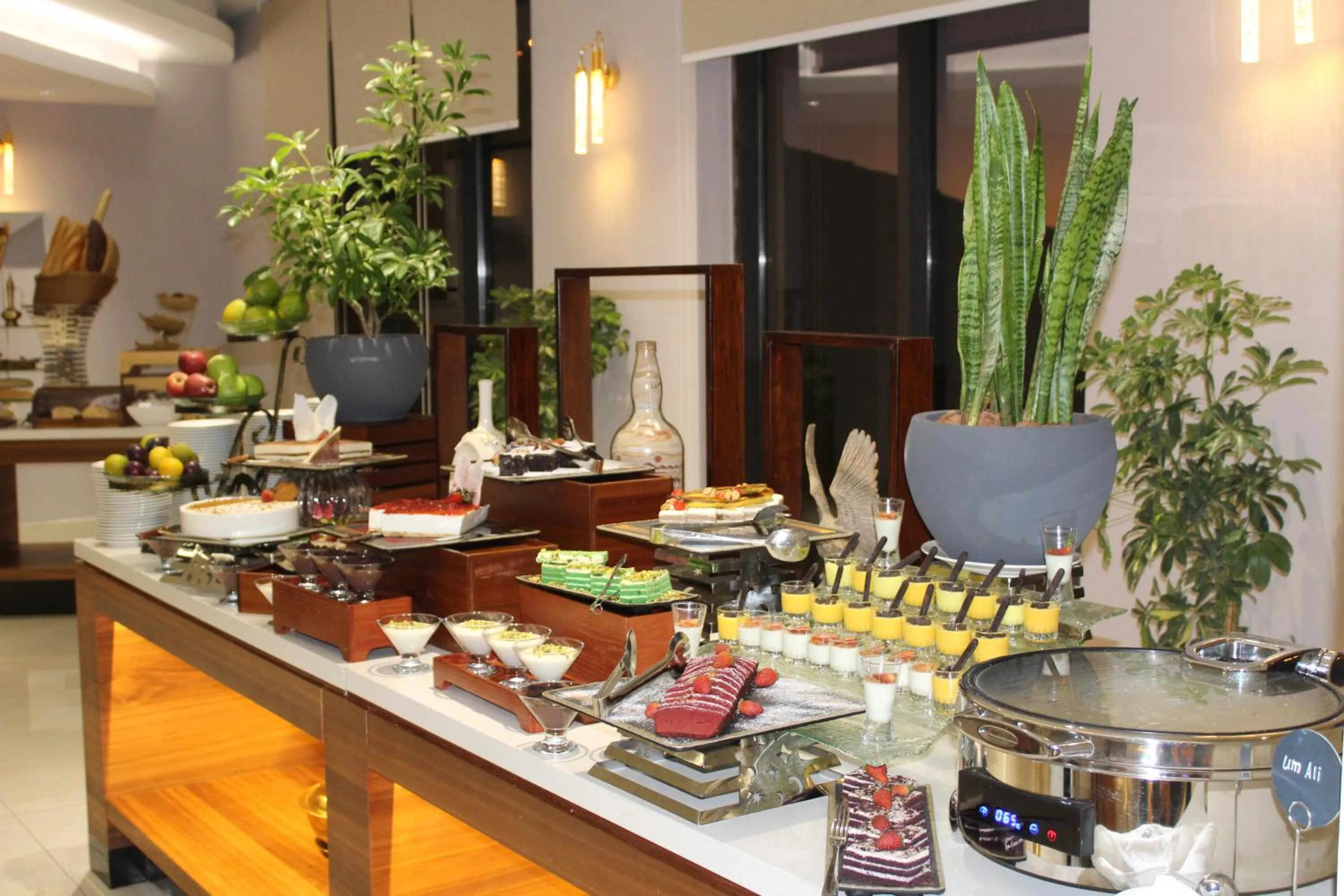 Restaurant/places to eat in H Luxury Hotel