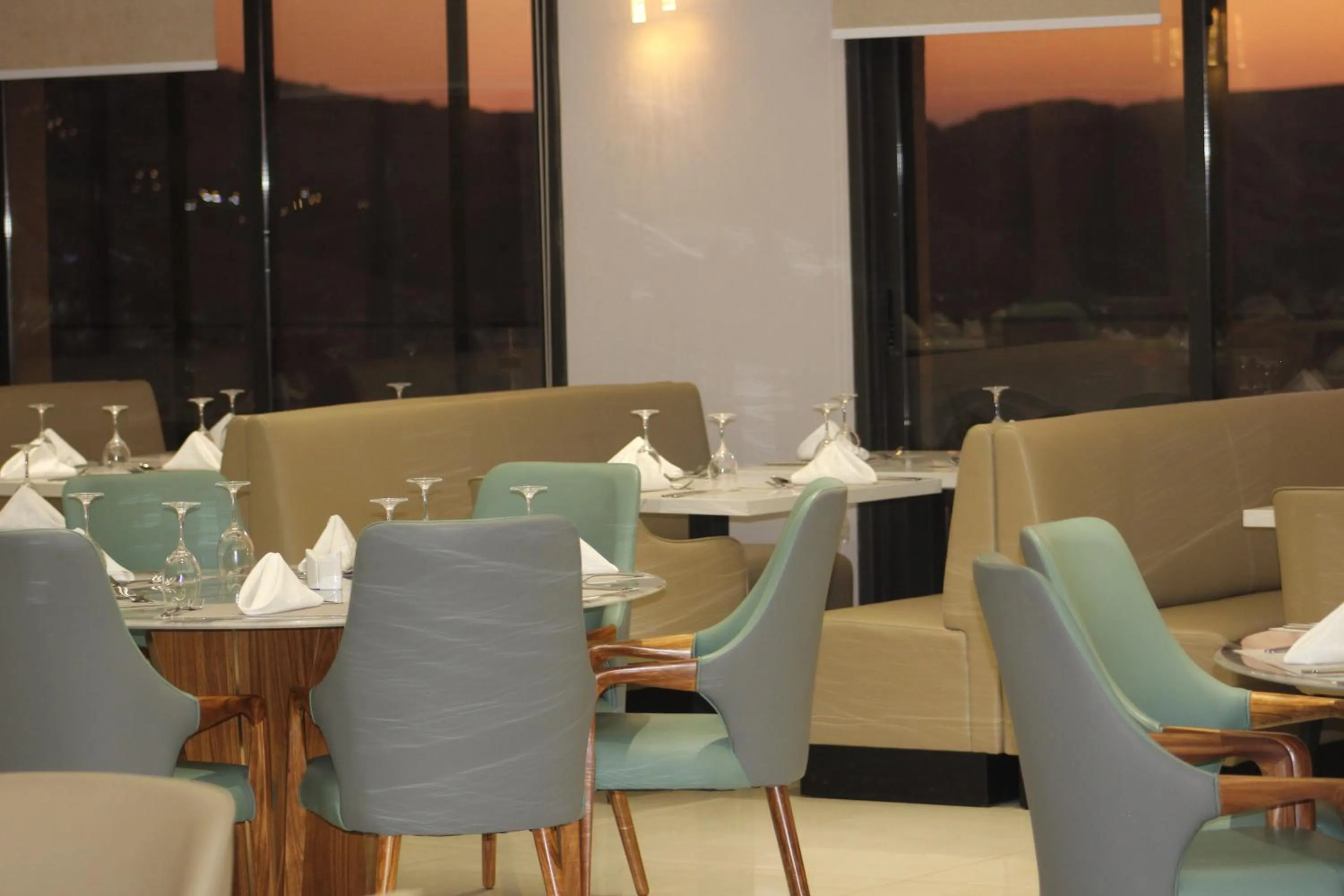 Restaurant/places to eat in H Luxury Hotel