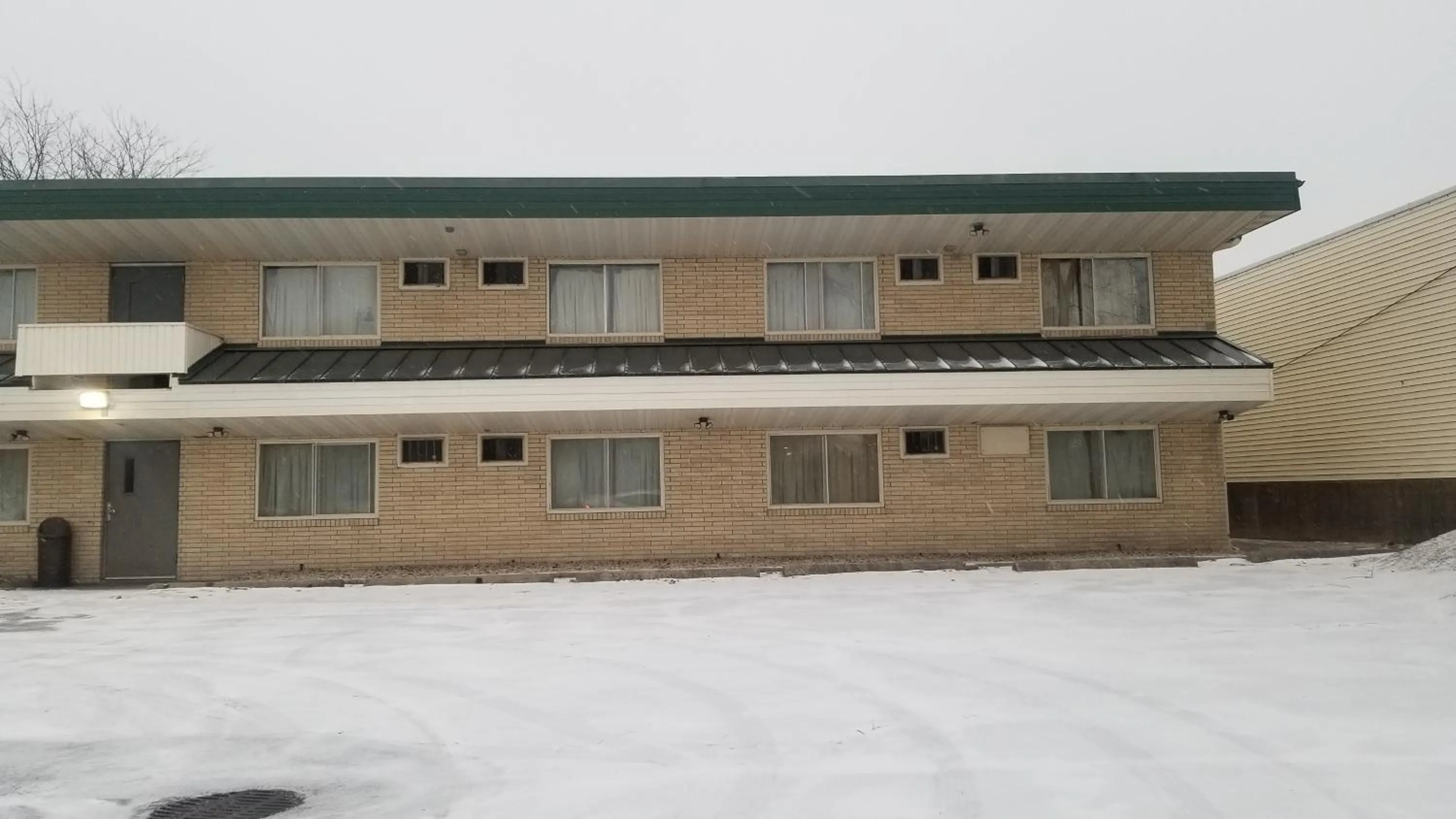 Property building in Valued Stay Aloha