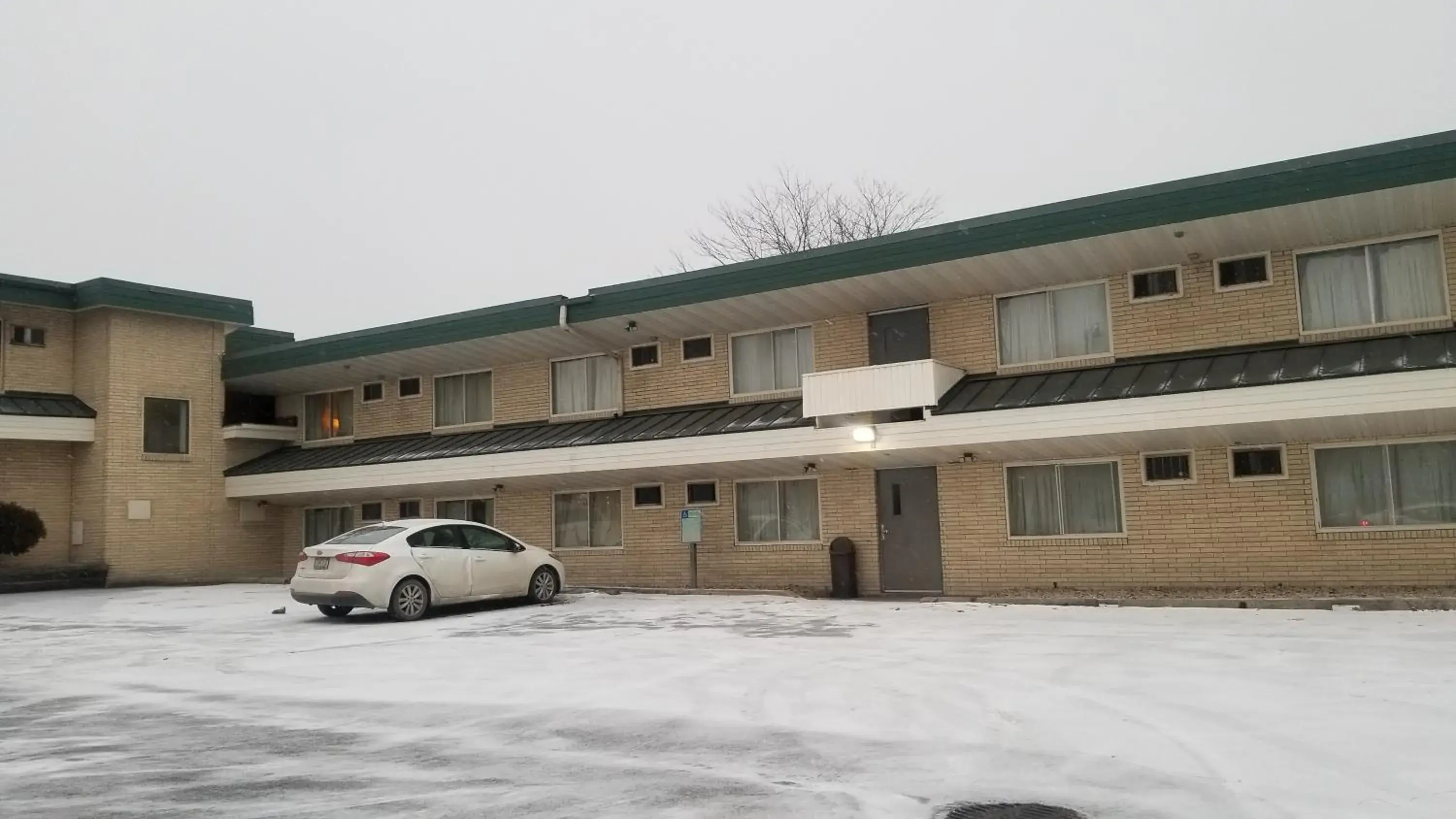 Property building in Valued Stay Aloha Property building in Valued Stay Aloha