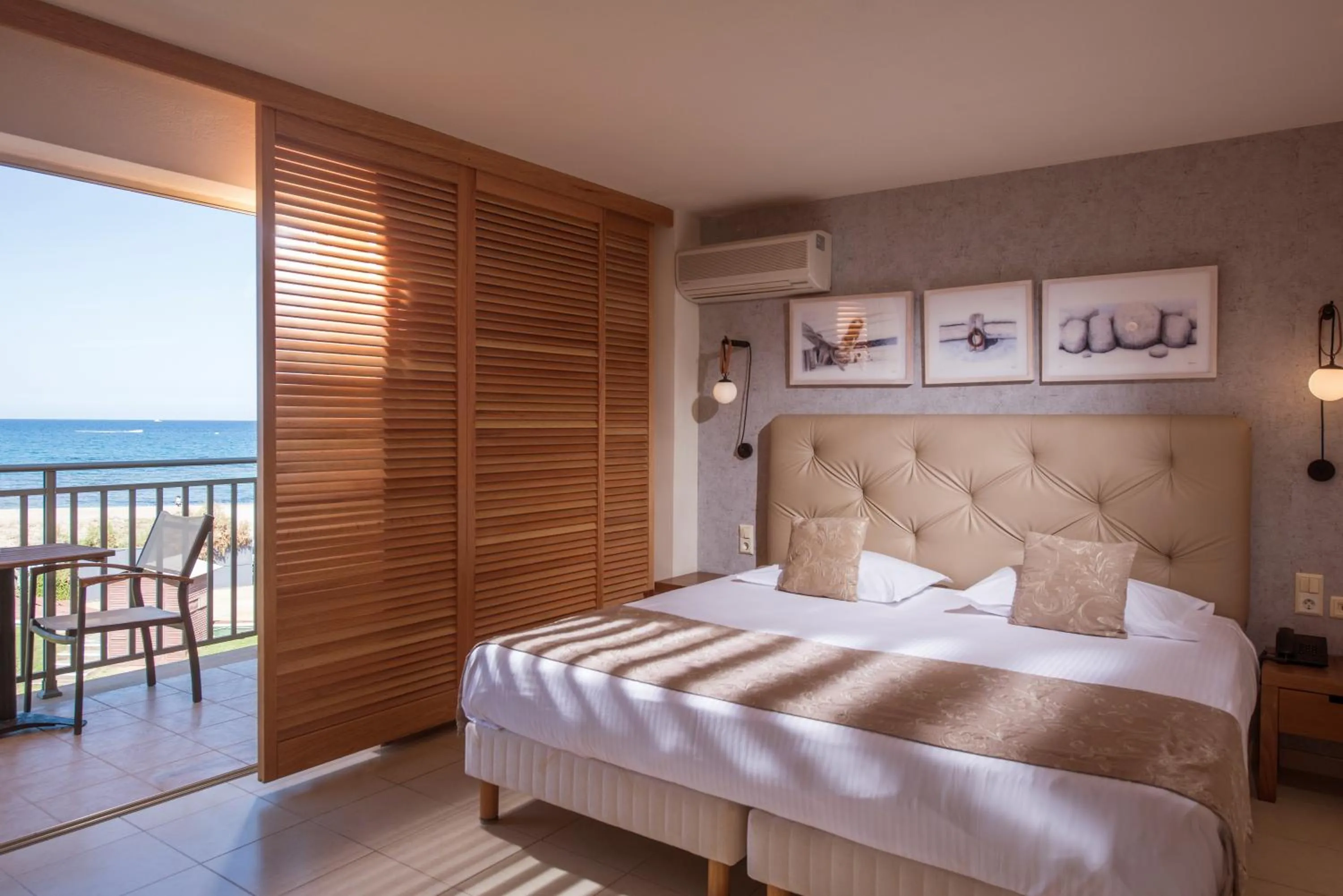 Balcony/Terrace, Bed in Bella Beach Hotel