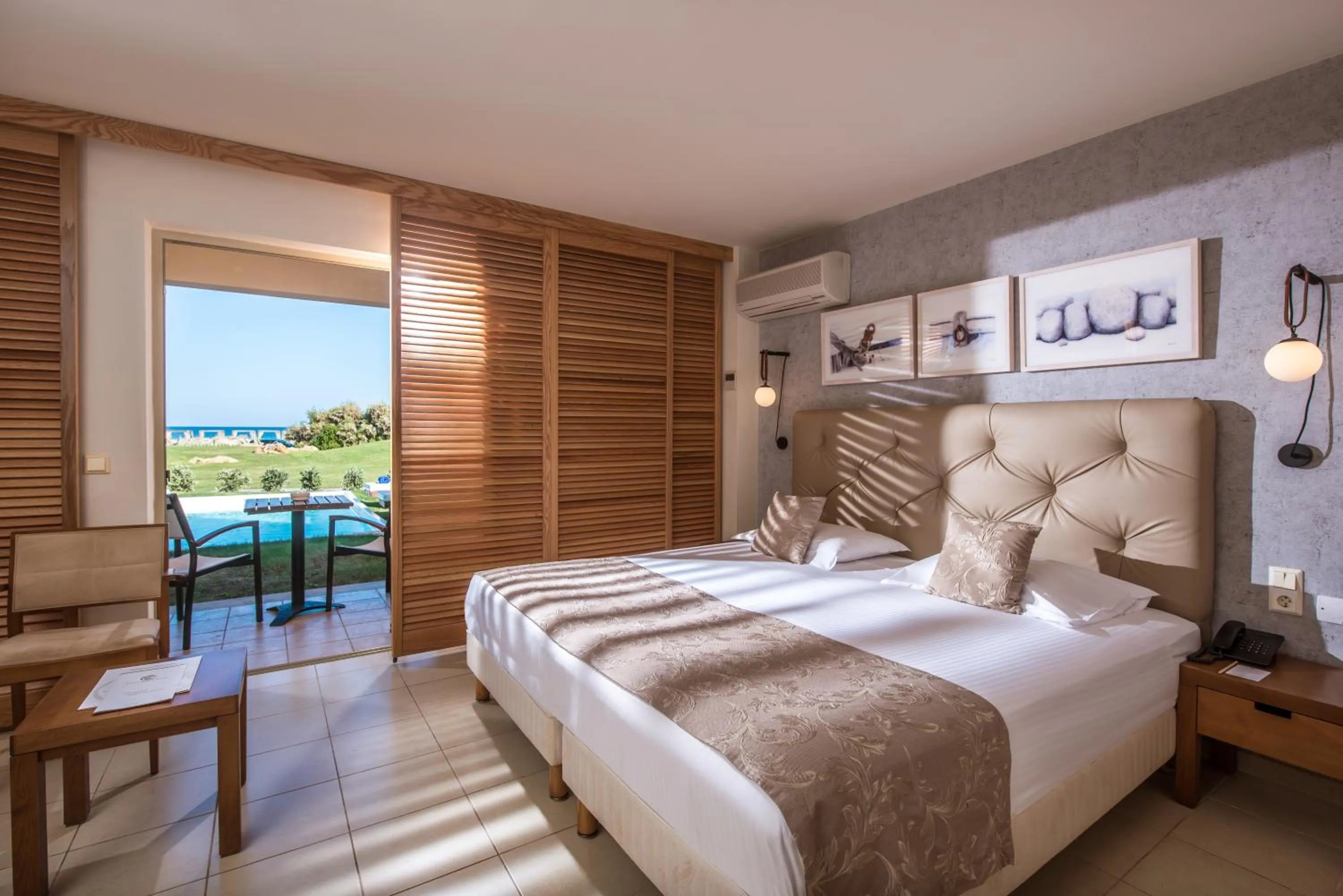 View (from property/room), Bed in Bella Beach Hotel