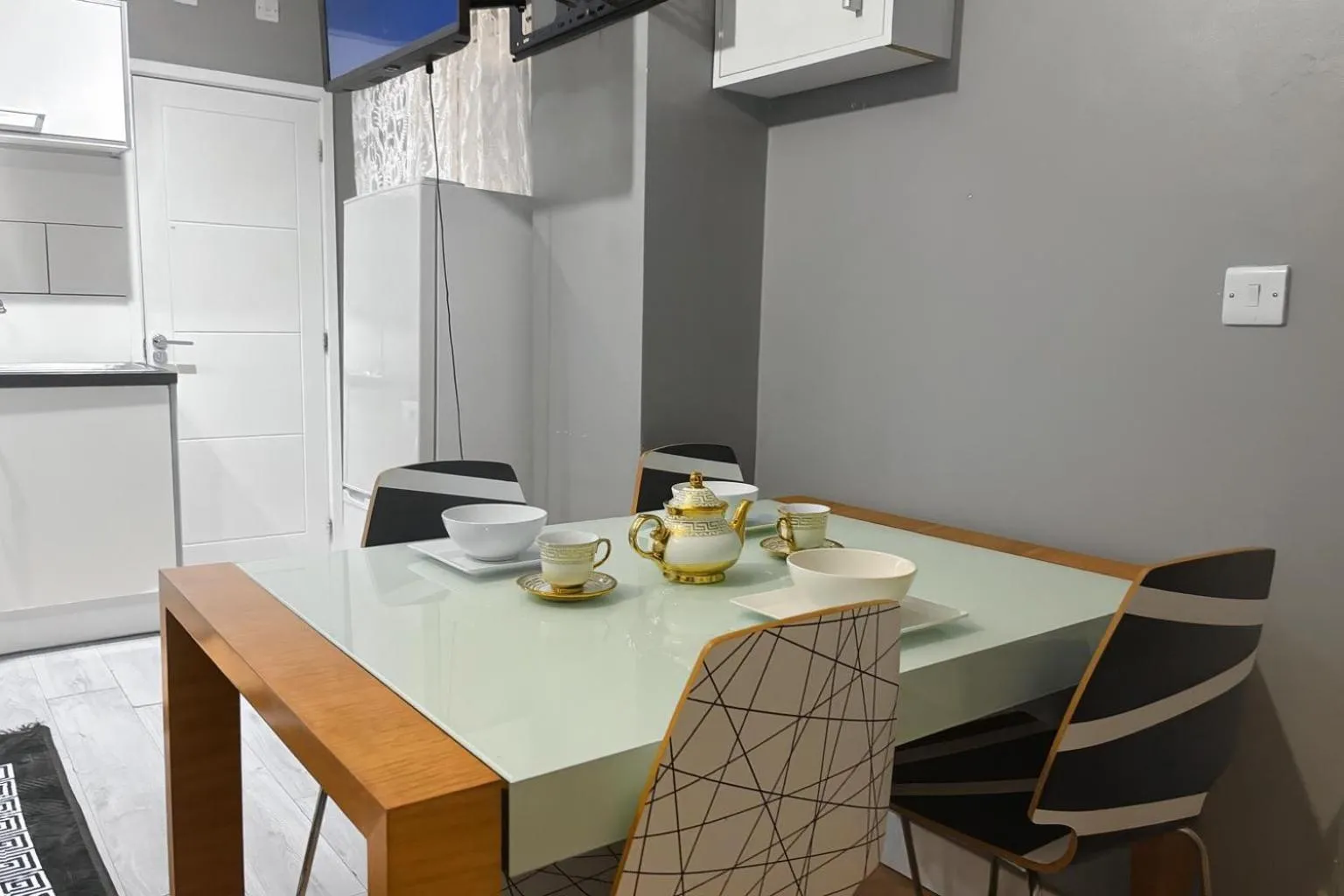 1 Bedroom Apartment By The River