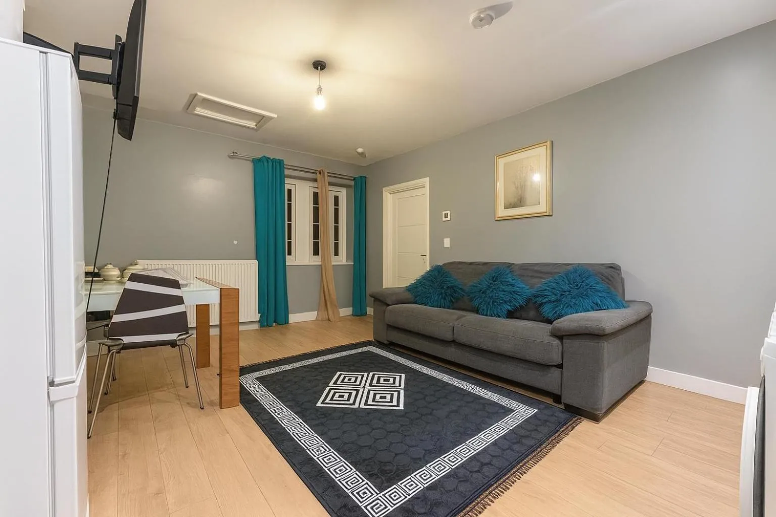 1 Bedroom Apartment By The River
