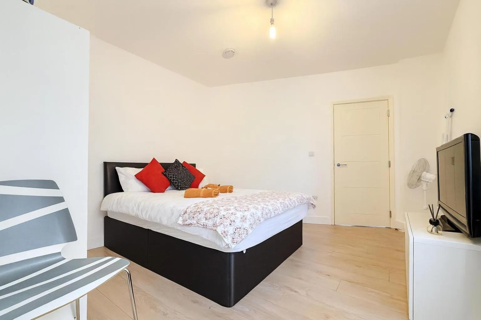 1 Bedroom Apartment By The River