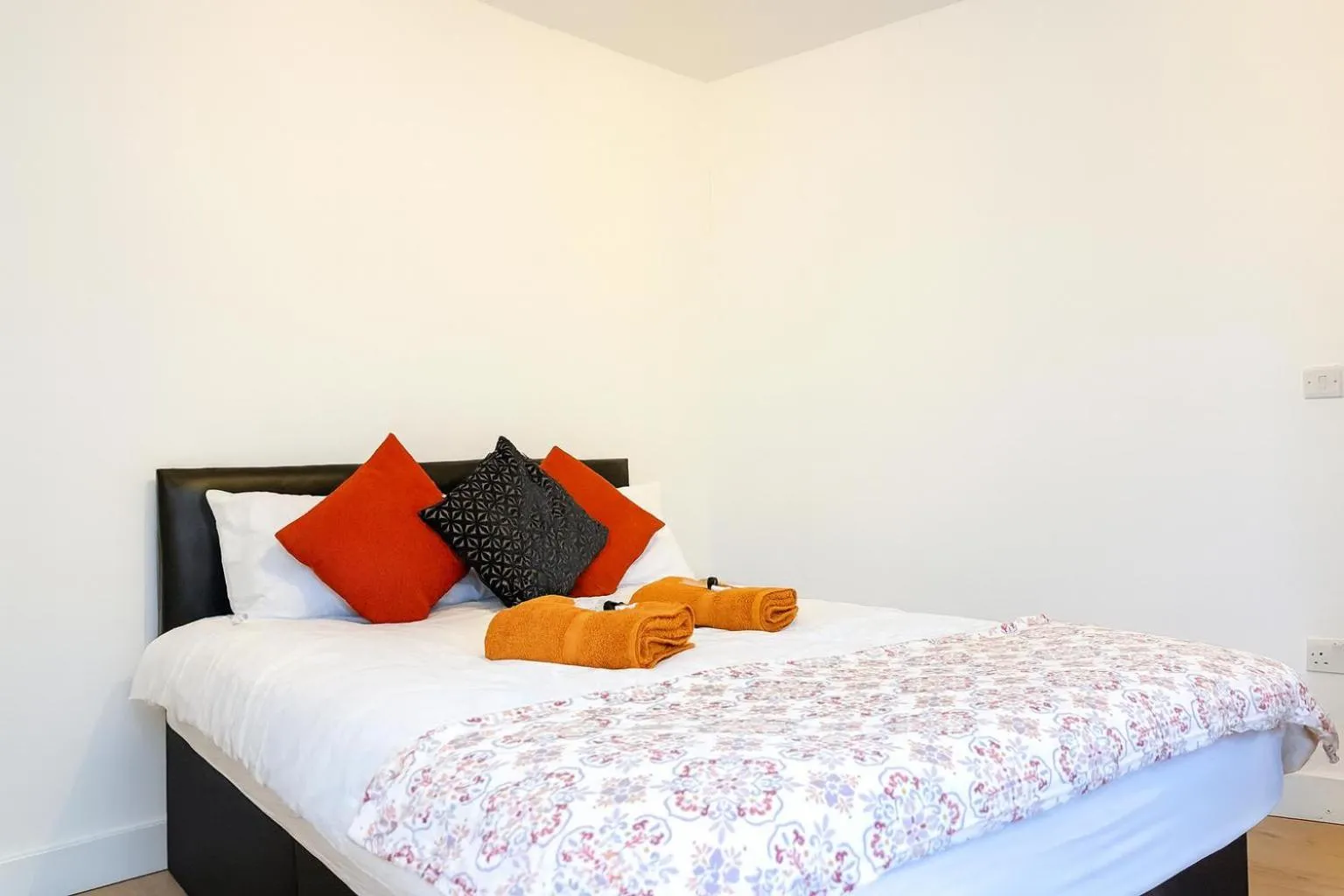 1 Bedroom Apartment By The River