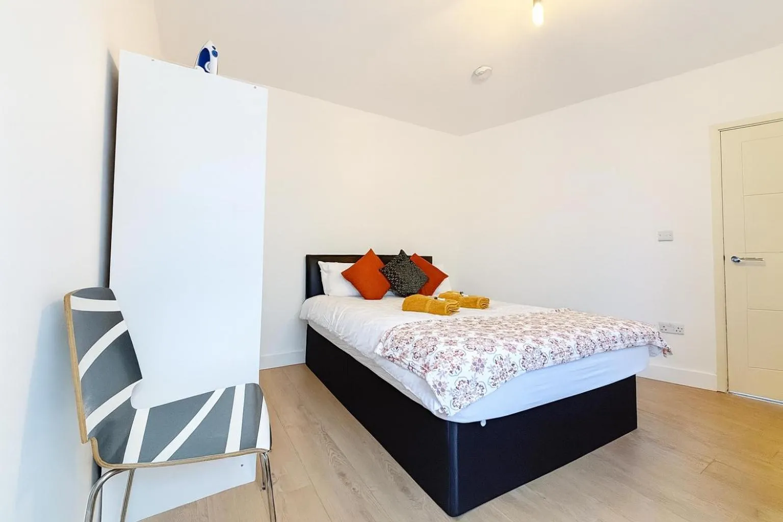 1 Bedroom Apartment By The River