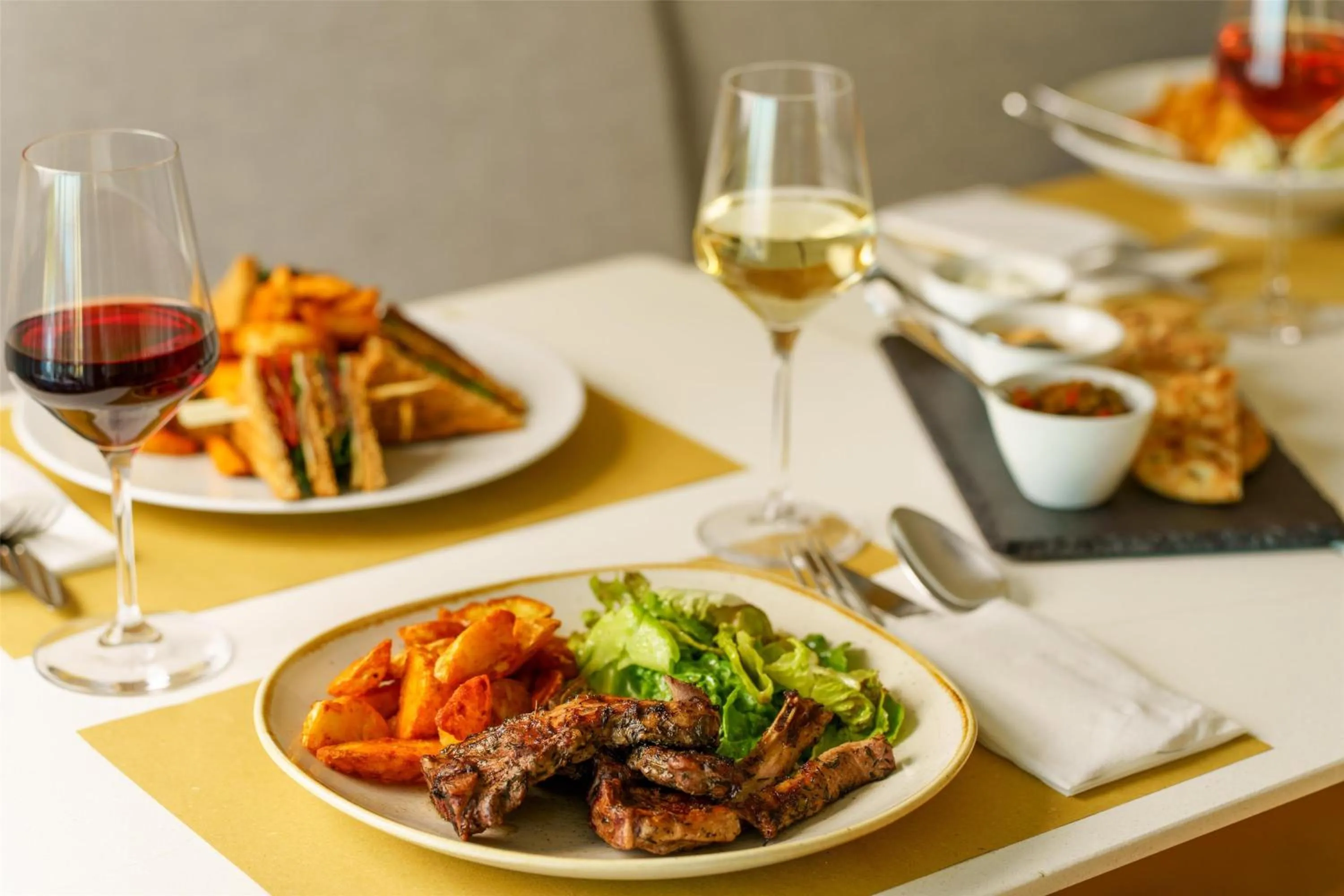 Restaurant/places to eat in Radisson Resort Plaza Skiathos