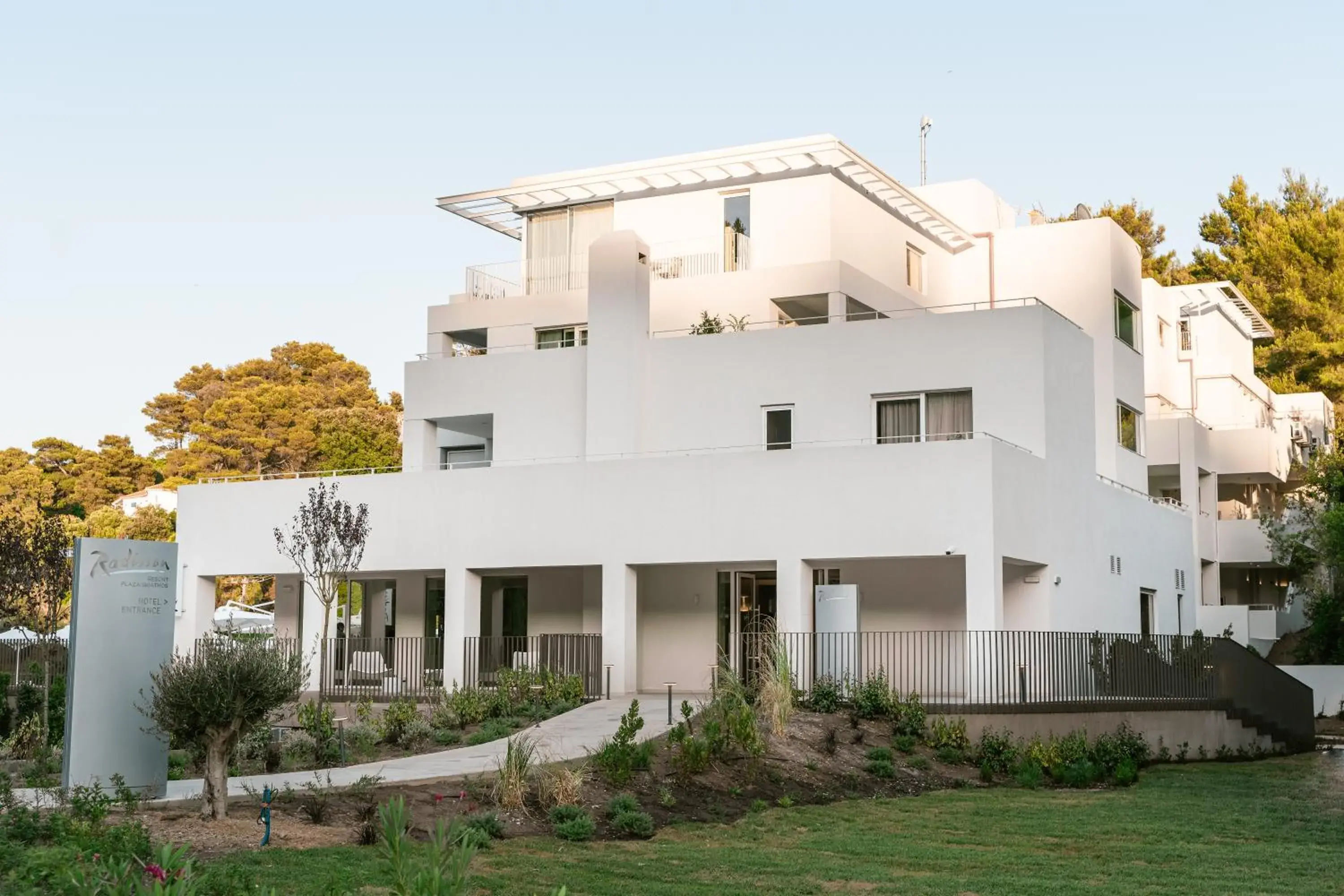 Property building in Radisson Resort Plaza Skiathos Property building in Radisson Resort Plaza Skiathos