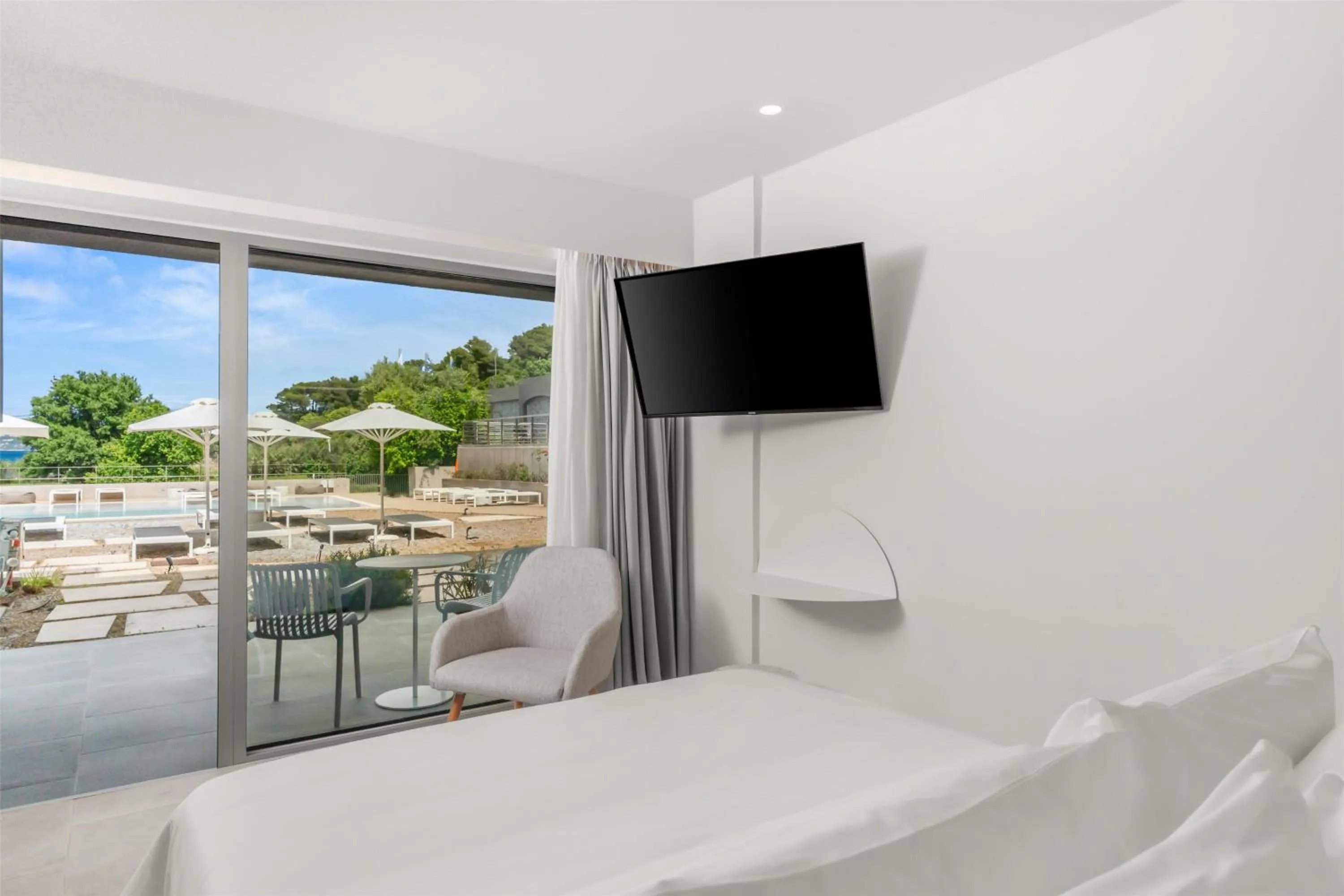 Bedroom, Bed in Radisson Resort Plaza Skiathos