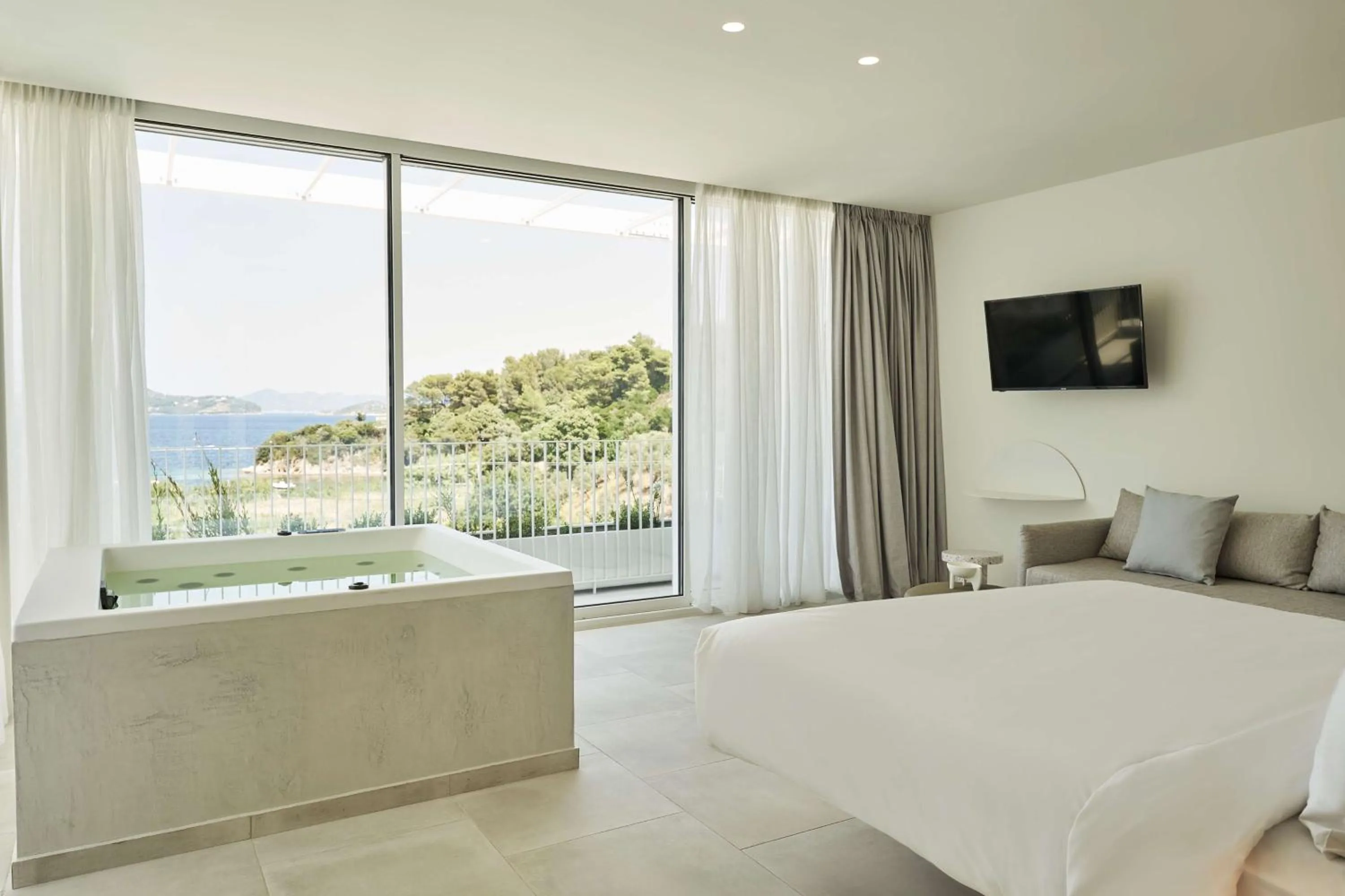 Photo of the whole room, Bed in Radisson Resort Plaza Skiathos