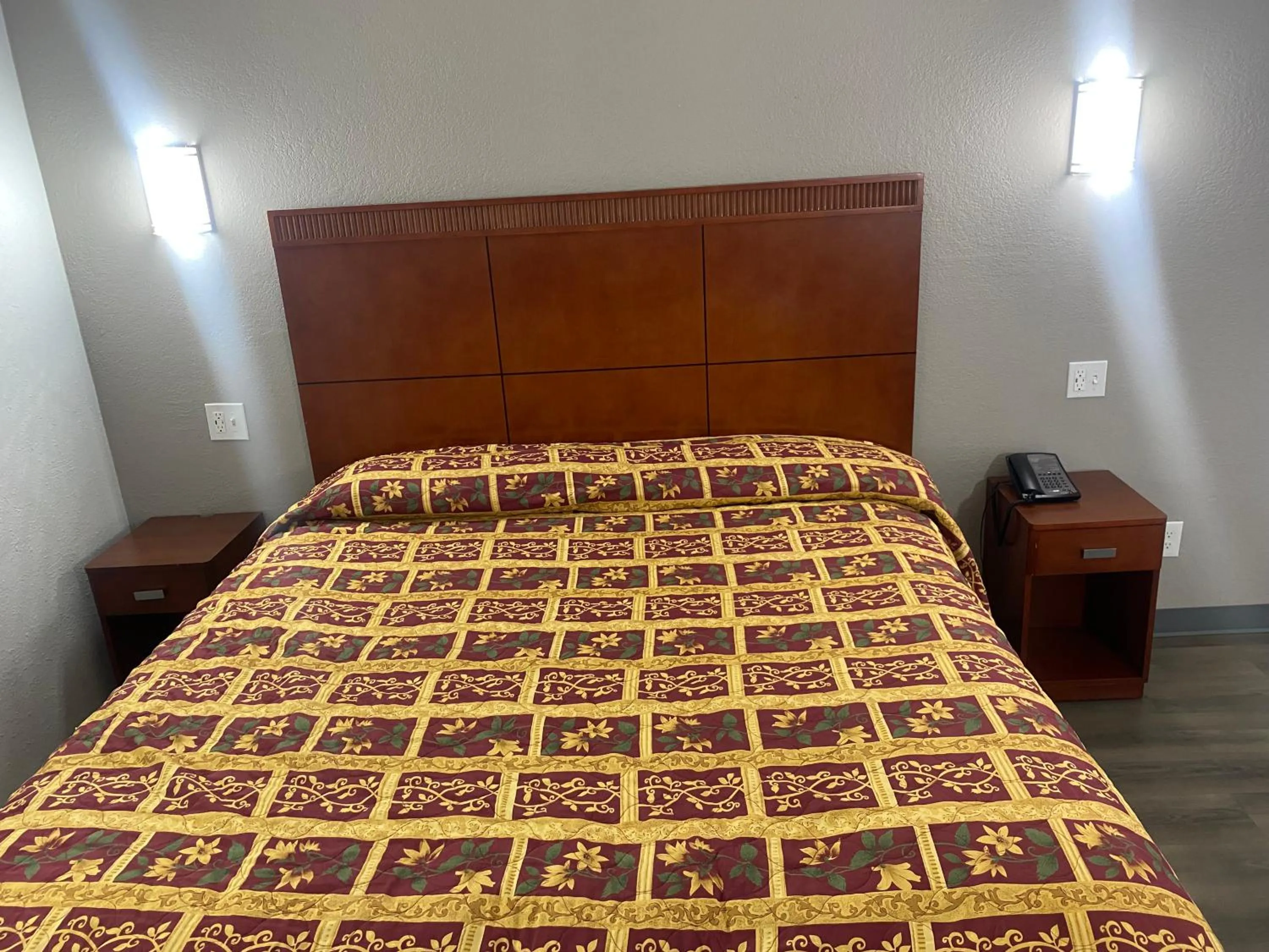 Bed in American Inn and Suites - Atlanta Airport Jonesboro I-75