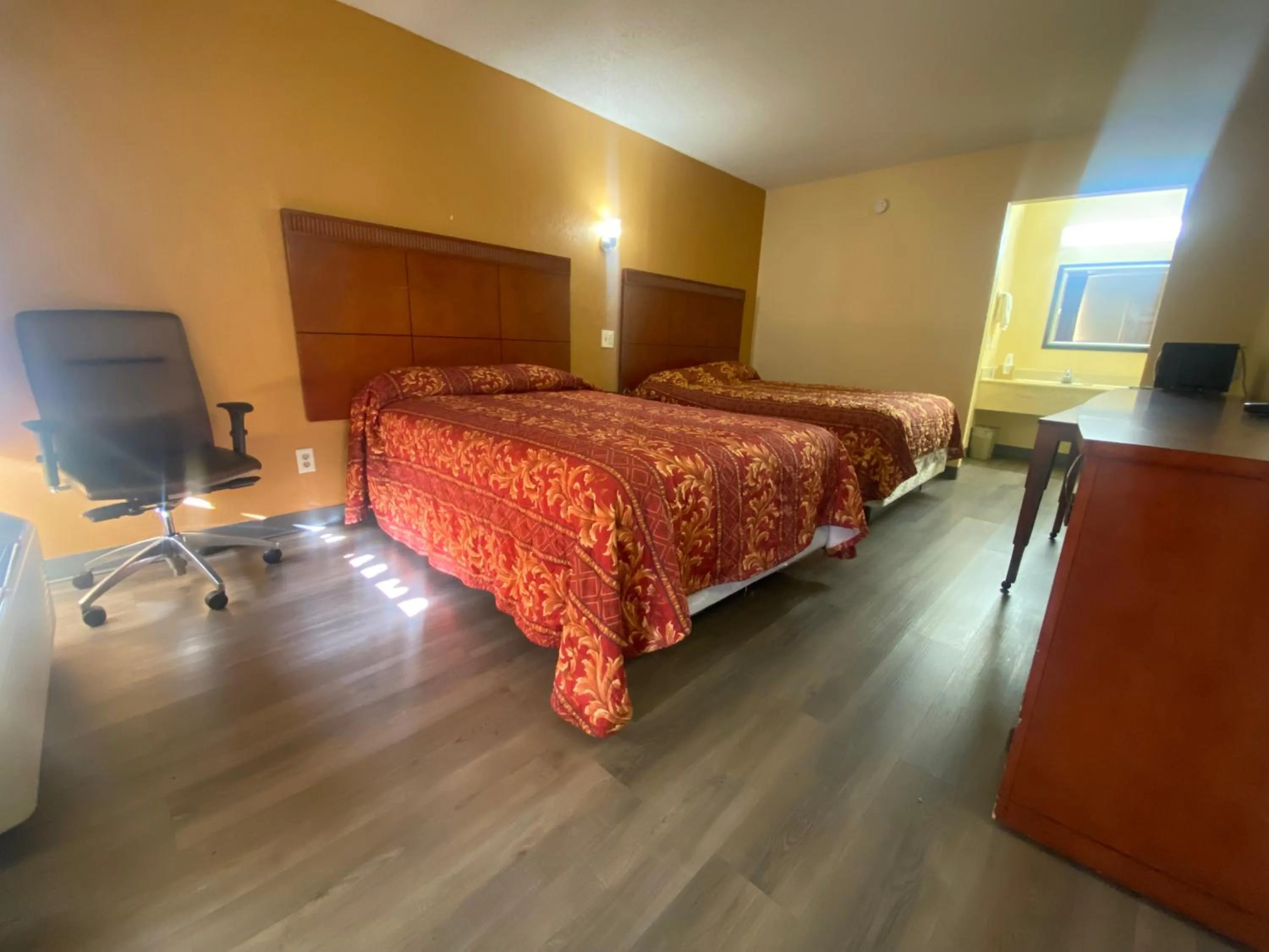 Photo of the whole room, Bed in American Inn and Suites - Atlanta Airport Jonesboro I-75