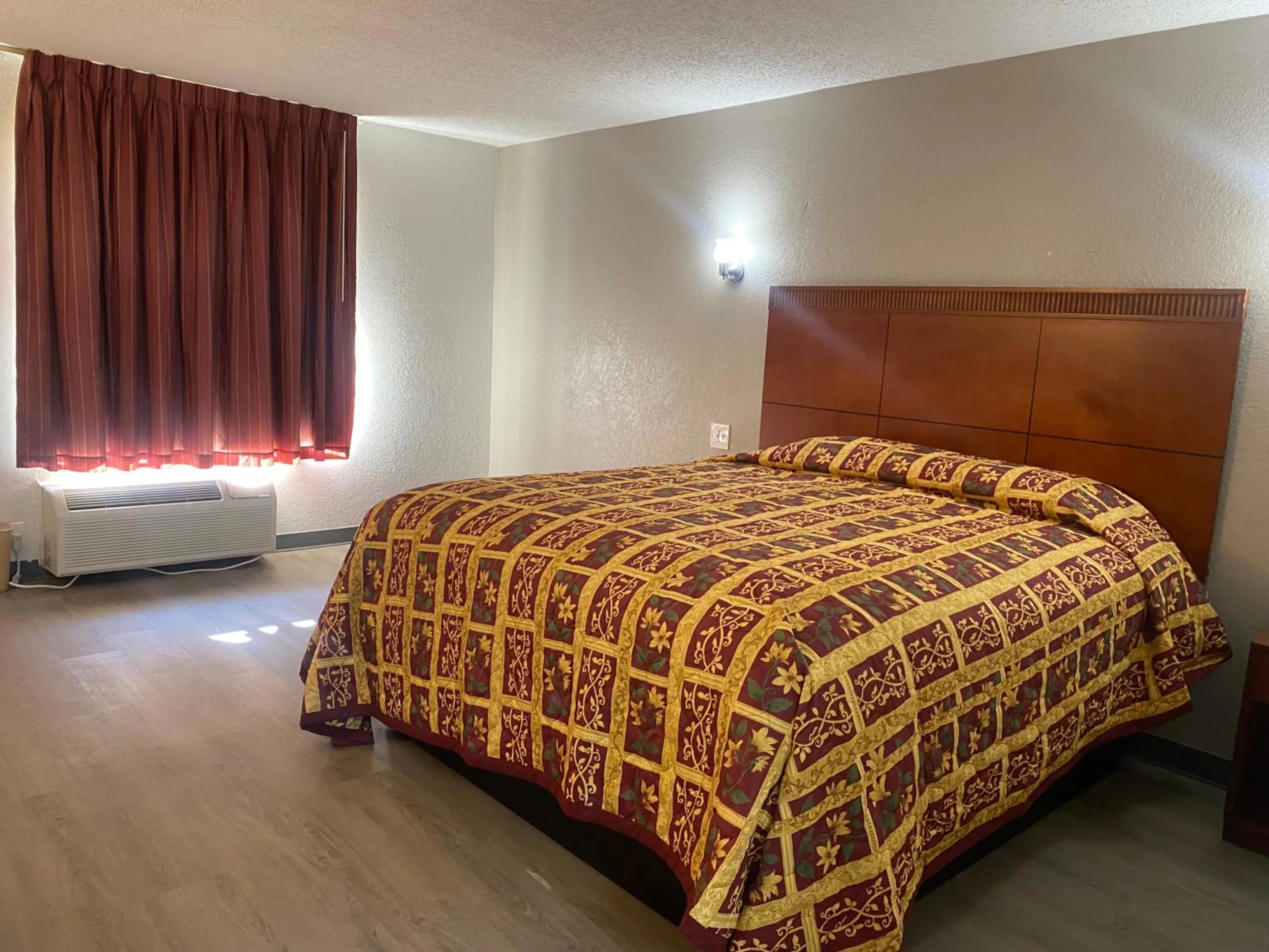 Photo of the whole room, Bed in American Inn and Suites - Atlanta Airport Jonesboro I-75