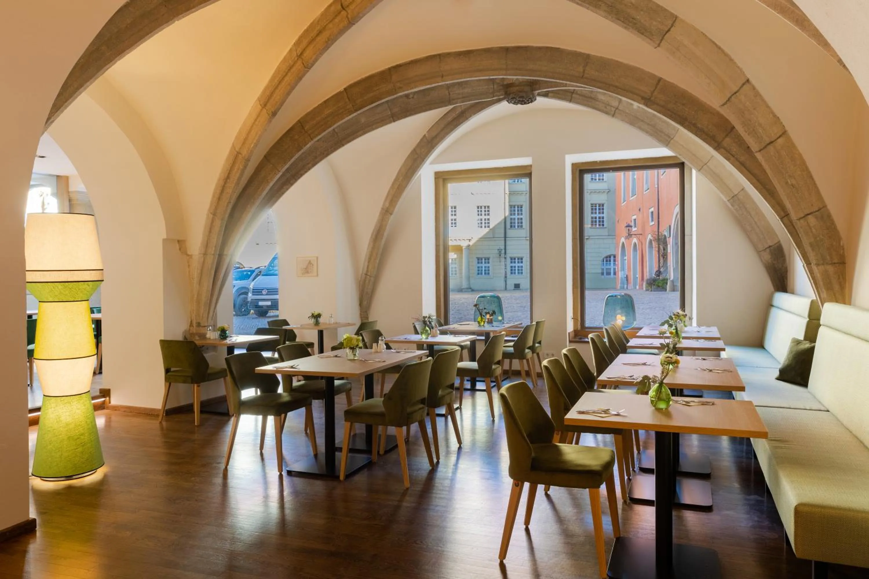 Restaurant/places to eat in Altstadthotel Arch