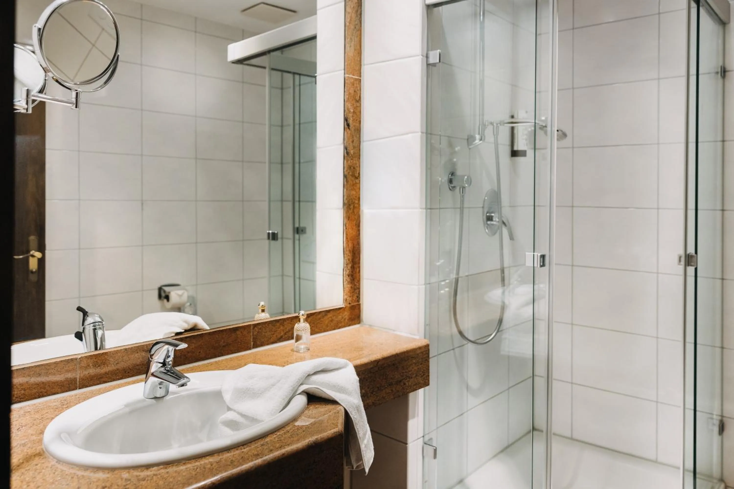Shower in Altstadthotel Arch