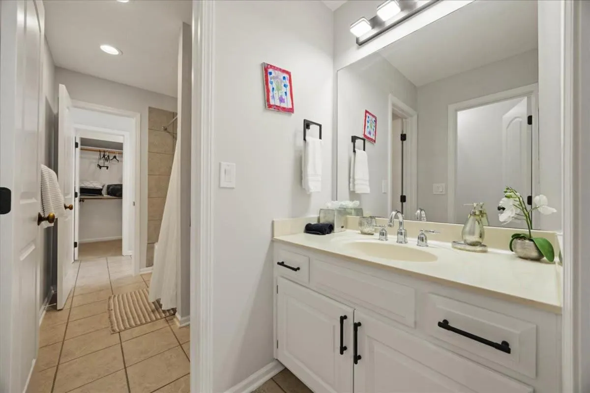 Beautiful relaxing private villa next to a pond smart home and Traeger Grill