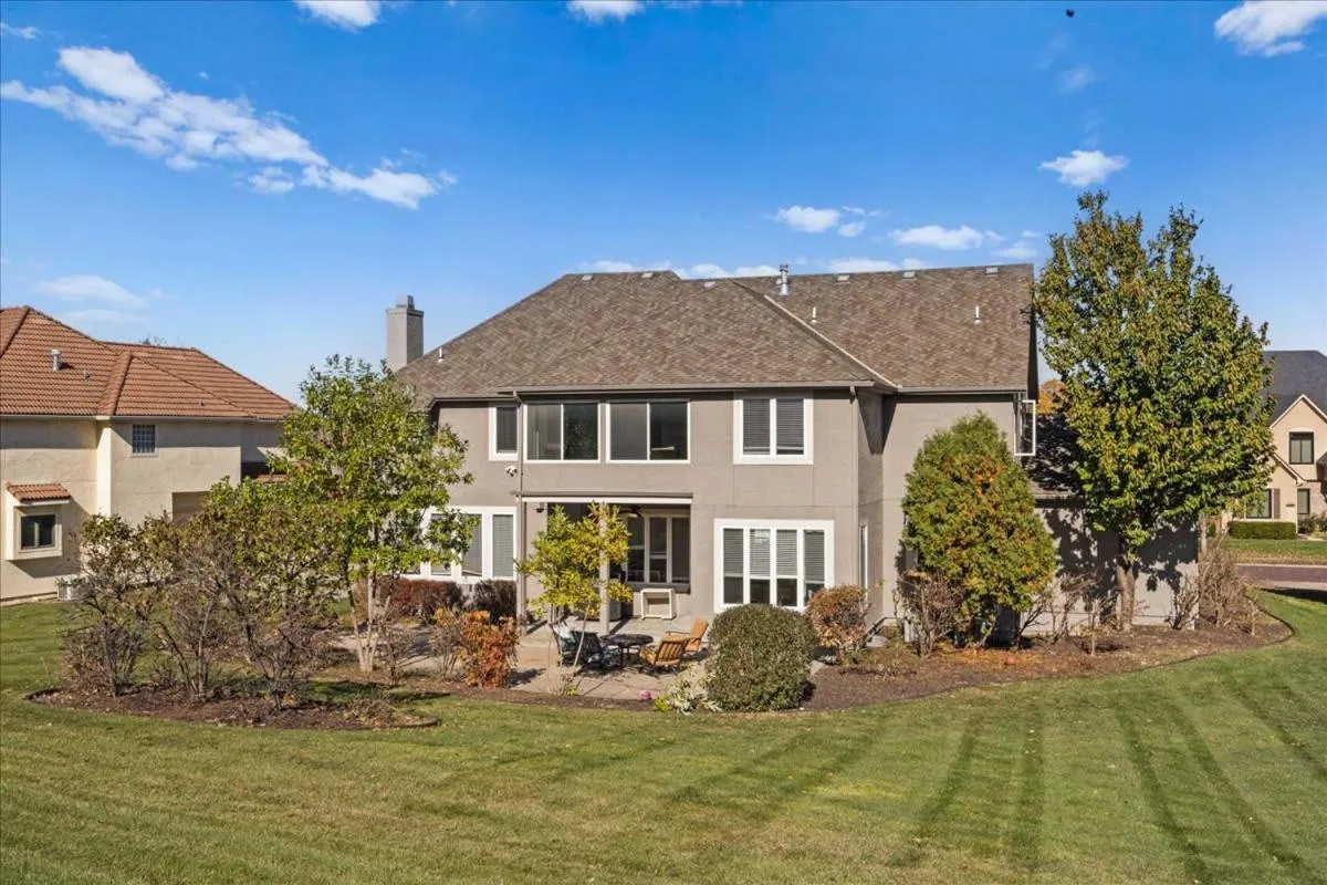 Beautiful relaxing private villa next to a pond smart home and Traeger Grill