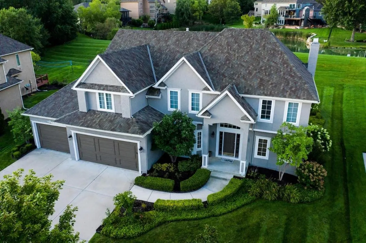 Beautiful relaxing private villa next to a pond smart home and Traeger Grill