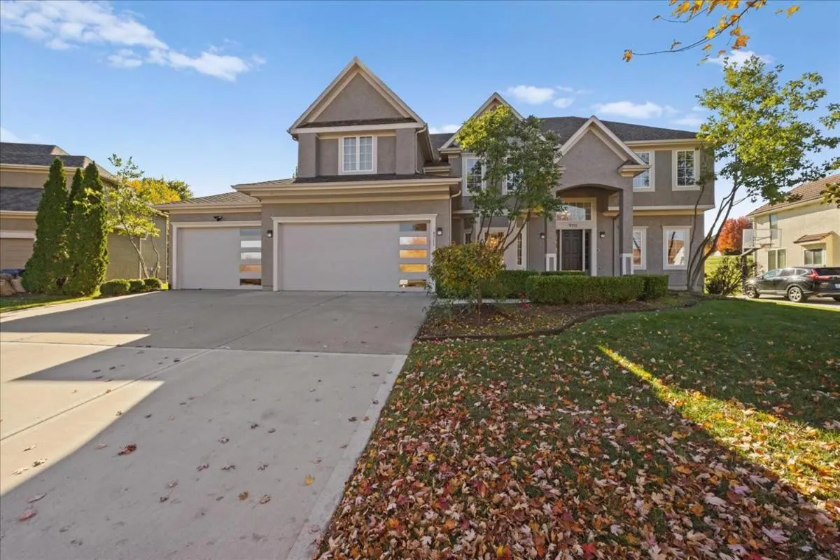 Beautiful relaxing private villa next to a pond smart home and Traeger Grill