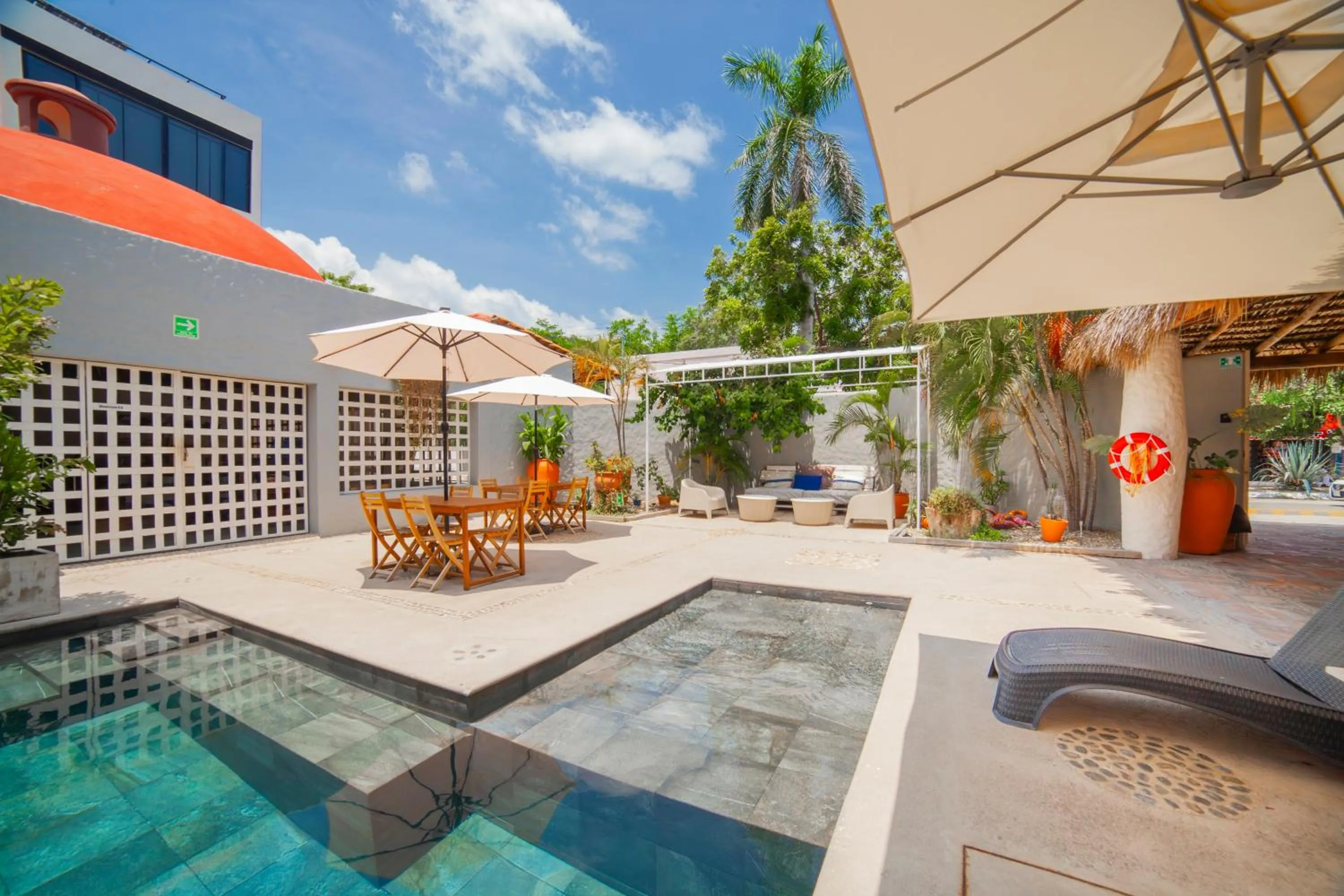 Swimming pool in HOTEL BIULÚ