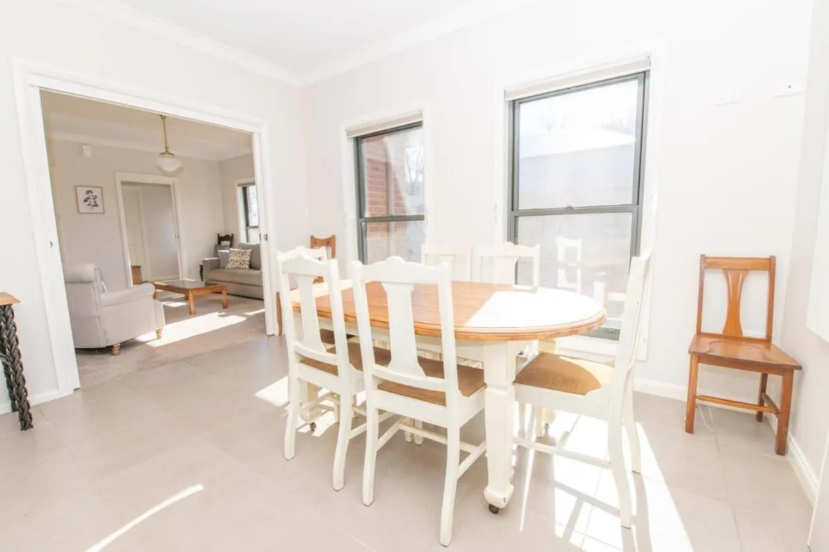 Villa on Rosemary - Walk to CBD, Cosy & Private