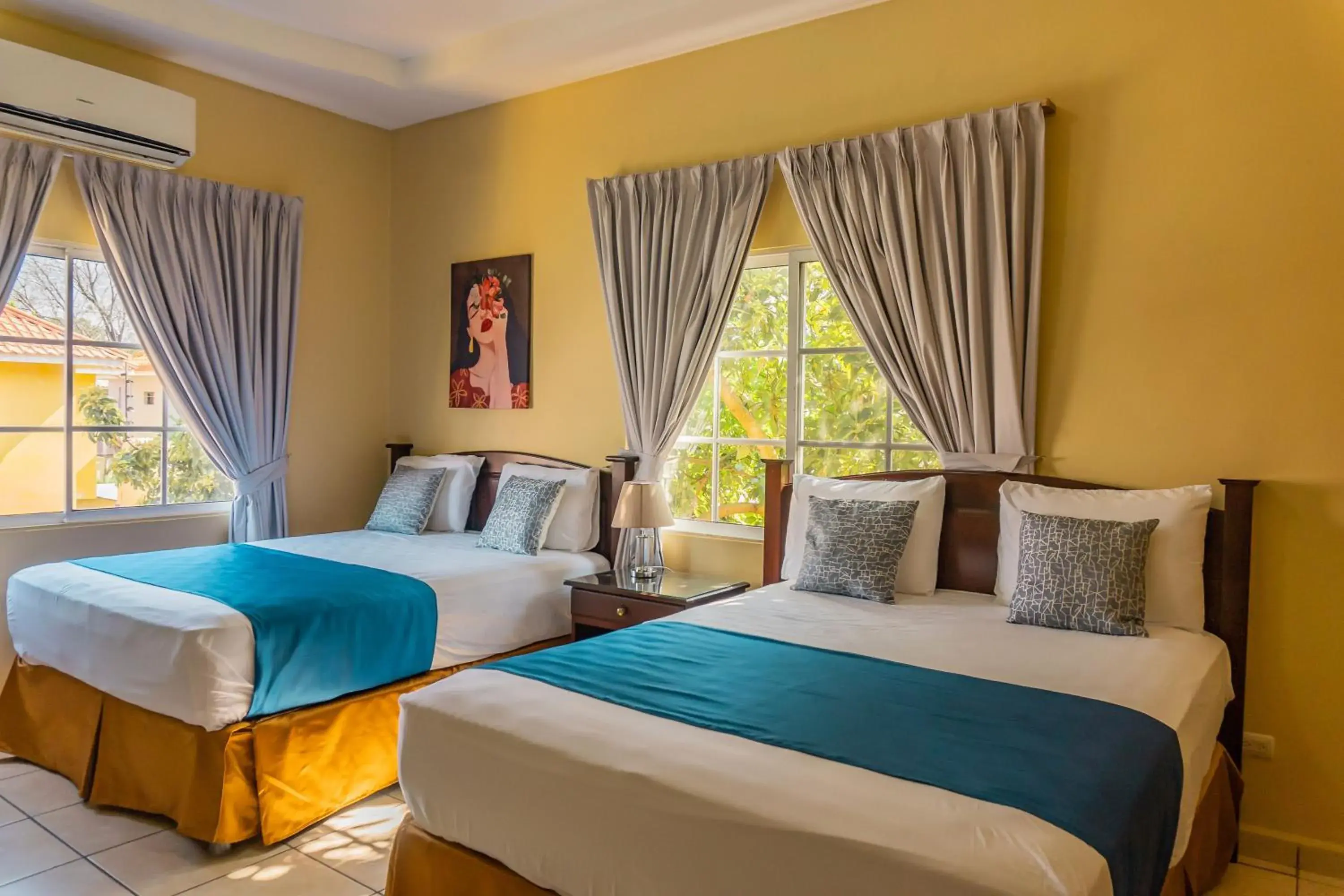 Deluxe Double Room (2 Adults + 1 Child) in Art Hotel Boutique Deluxe Double Room (2 Adults + 1 Child) in Art Hotel Boutique