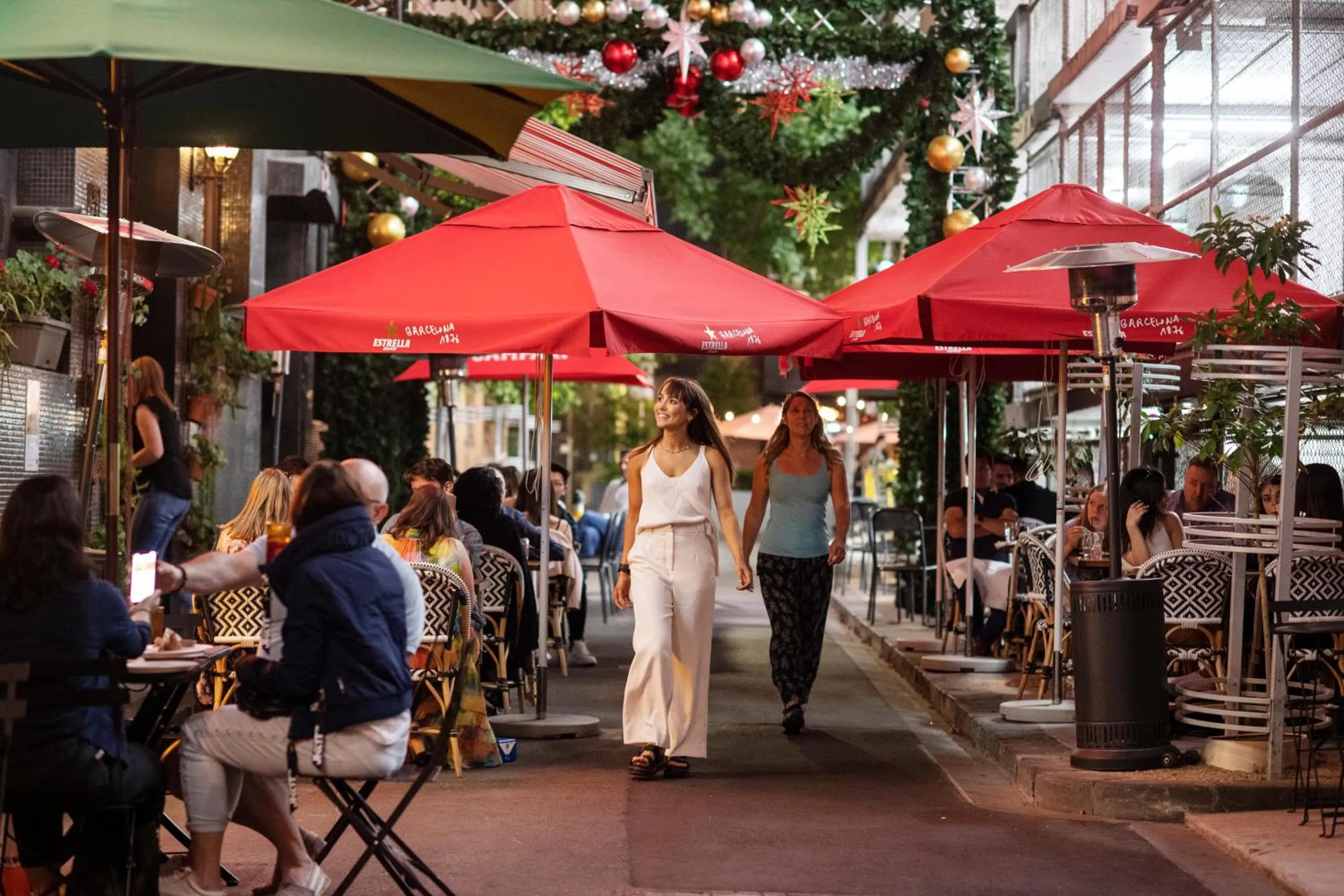 Restaurant/places to eat in Lumina Suites