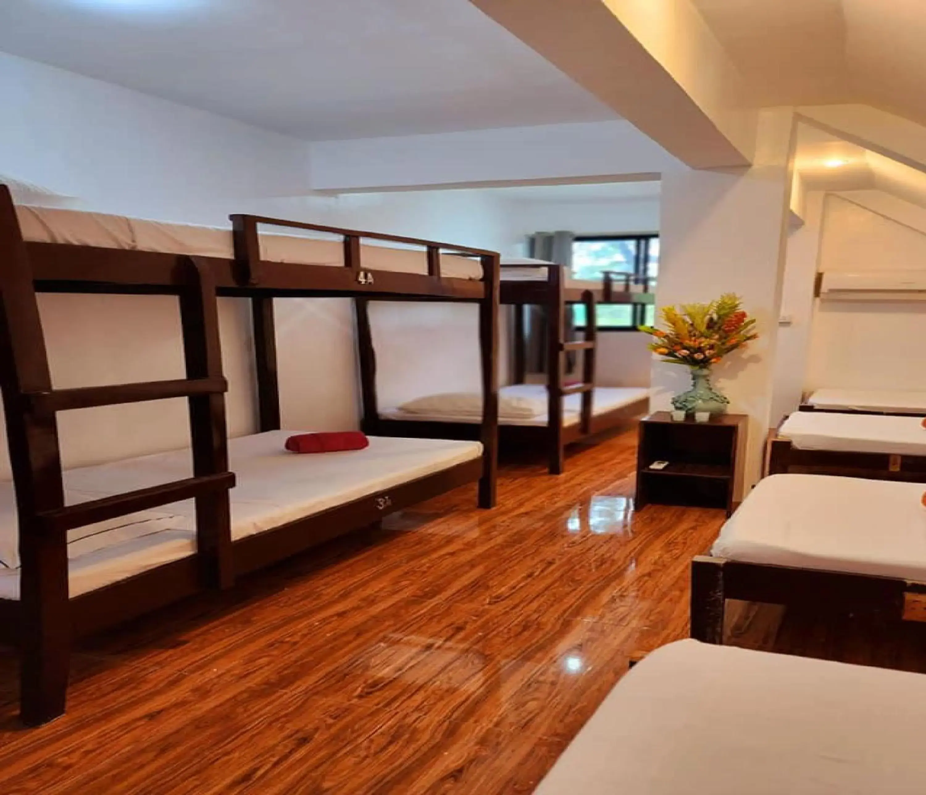 8-Bed Mixed Dormitory Room in The Victorian by Stevrena Accommodations 8-Bed Mixed Dormitory Room in The Victorian by Stevrena Accommodations