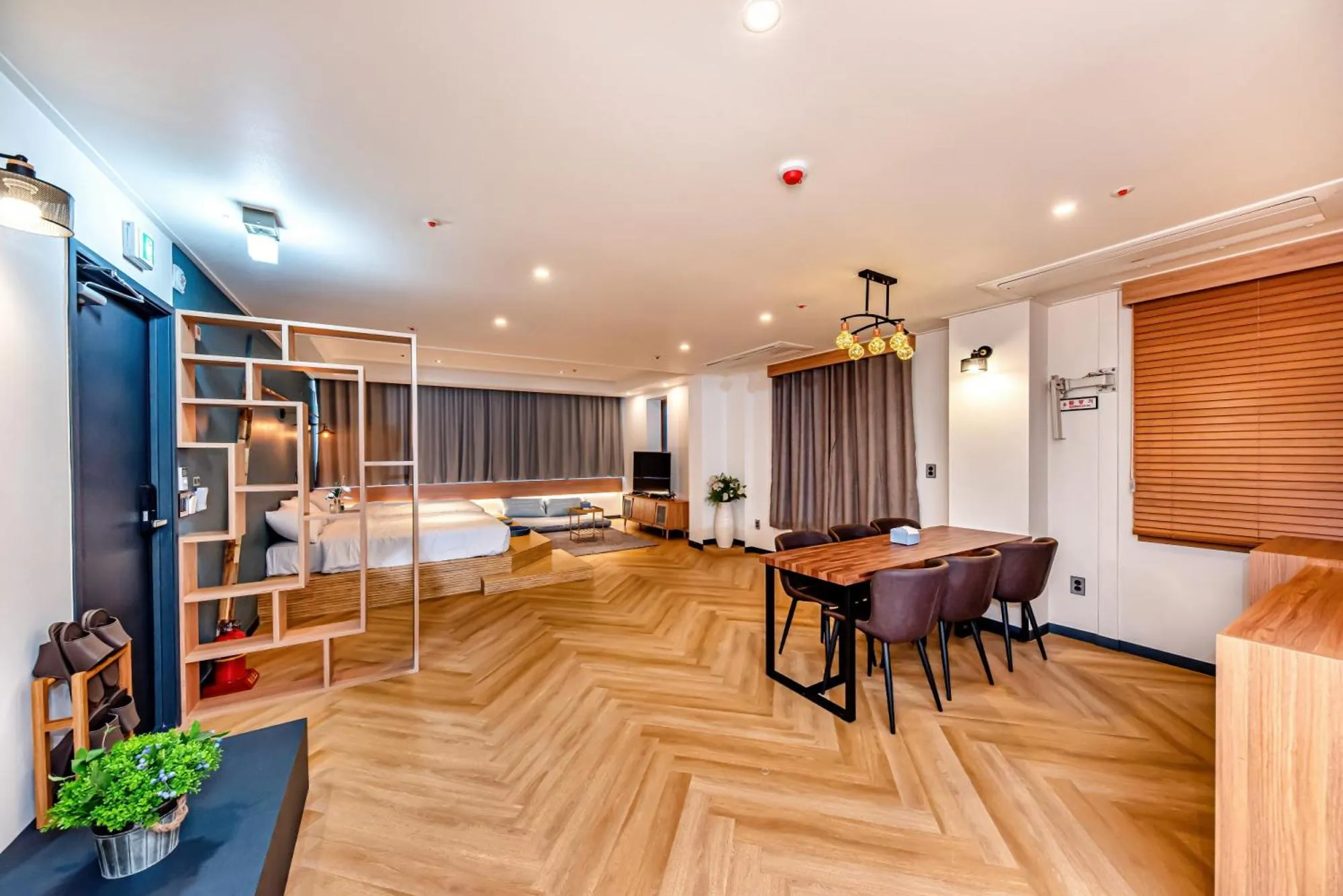 Bed in The Jade Hotel