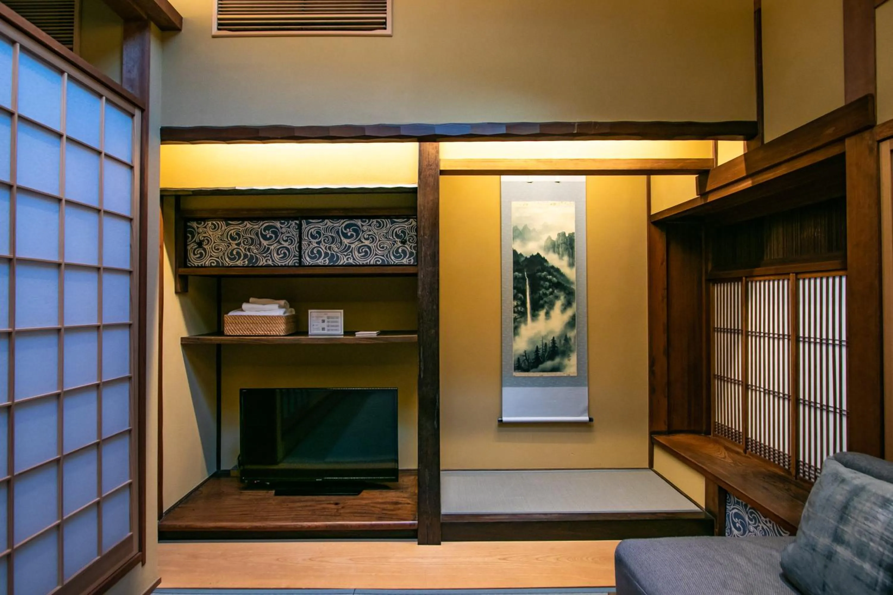 TV and multimedia in THE MACHIYA SHINSEN-EN