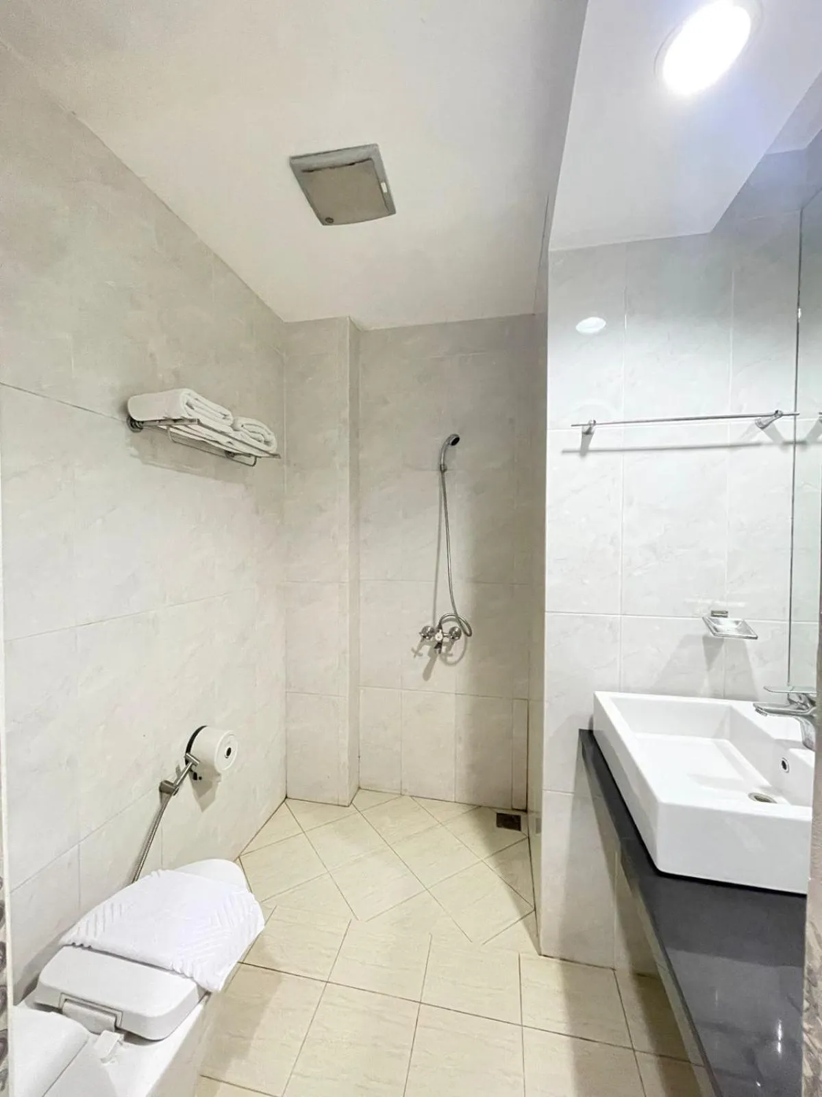 Grand Buana Lestari Hotel