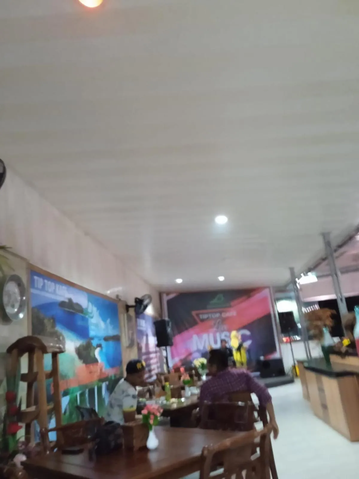 Restaurant/places to eat in Grand Buana Lestari Hotel