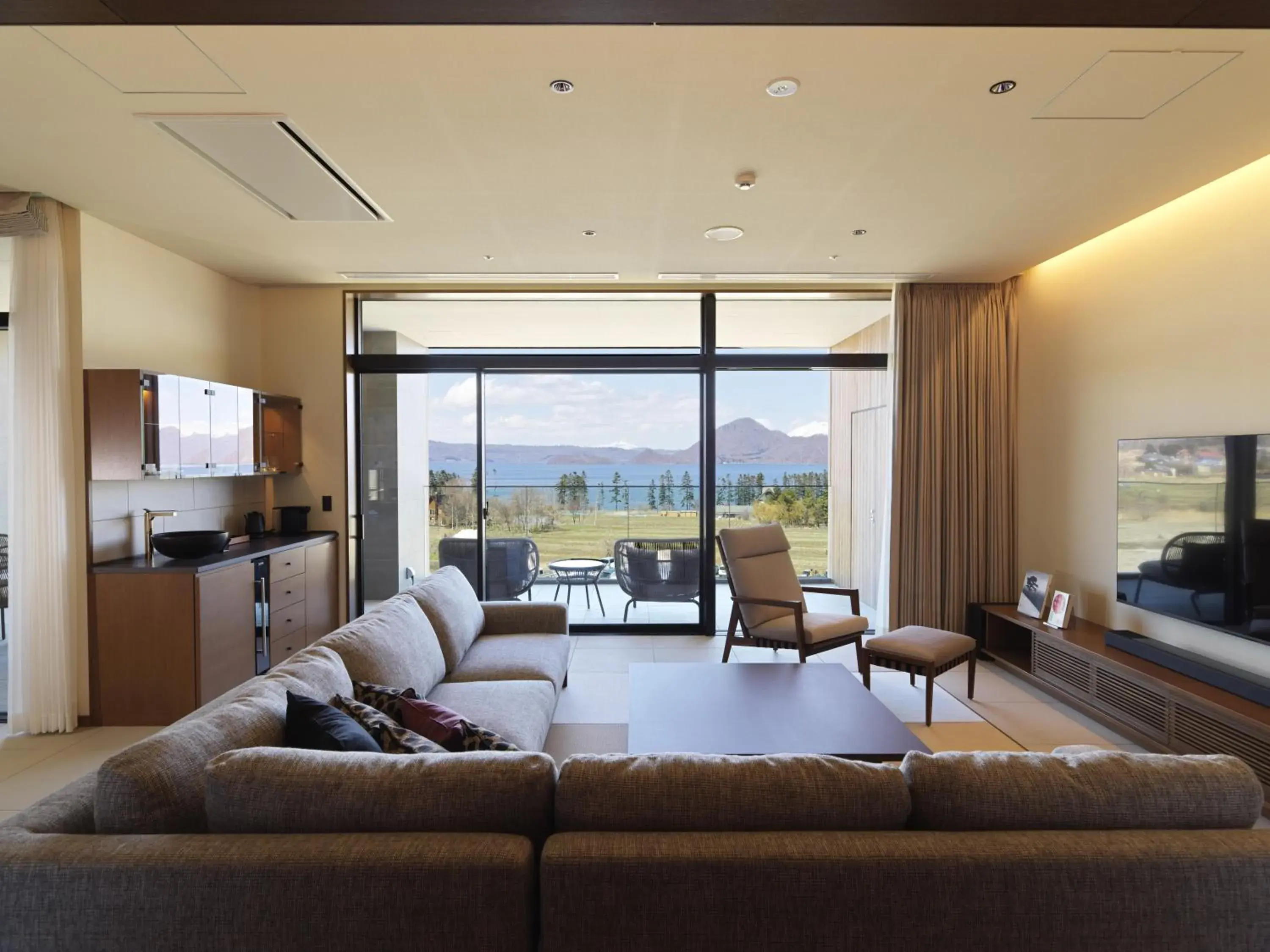 Suite with Onsen Open Air Bath-Lake View-East Wing - Non-Smoking- Premium French Dinner & Japanese Breakfast in Lake Toya Tsuruga Resort HIKARINOUTA Suite with Onsen Open Air Bath-Lake View-East Wing - Non-Smoking- Premium French Dinner & Japanese Breakfast in Lake Toya Tsuruga Resort HIKARINOUTA