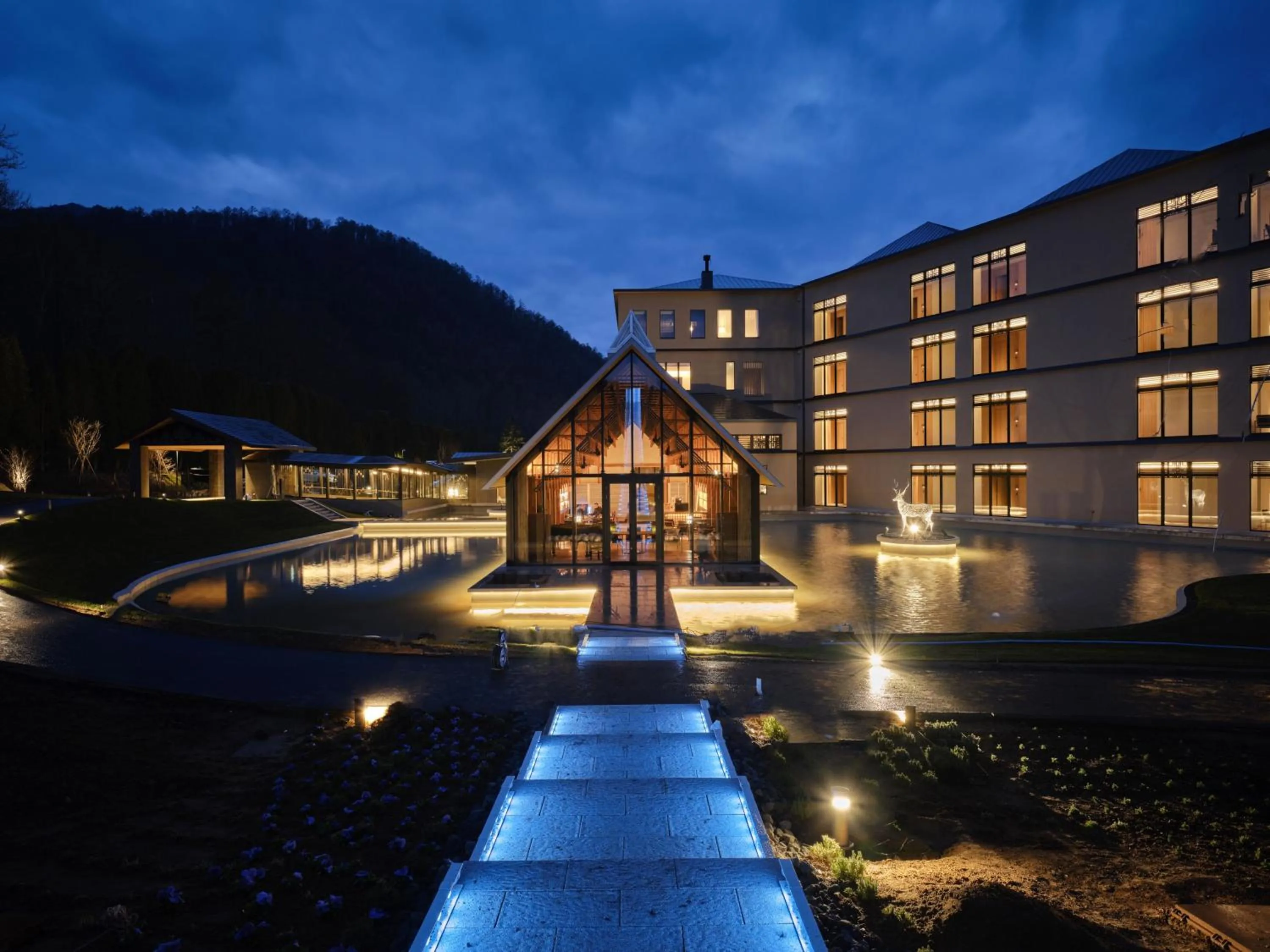 Property building in Lake Toya Tsuruga Resort HIKARINOUTA