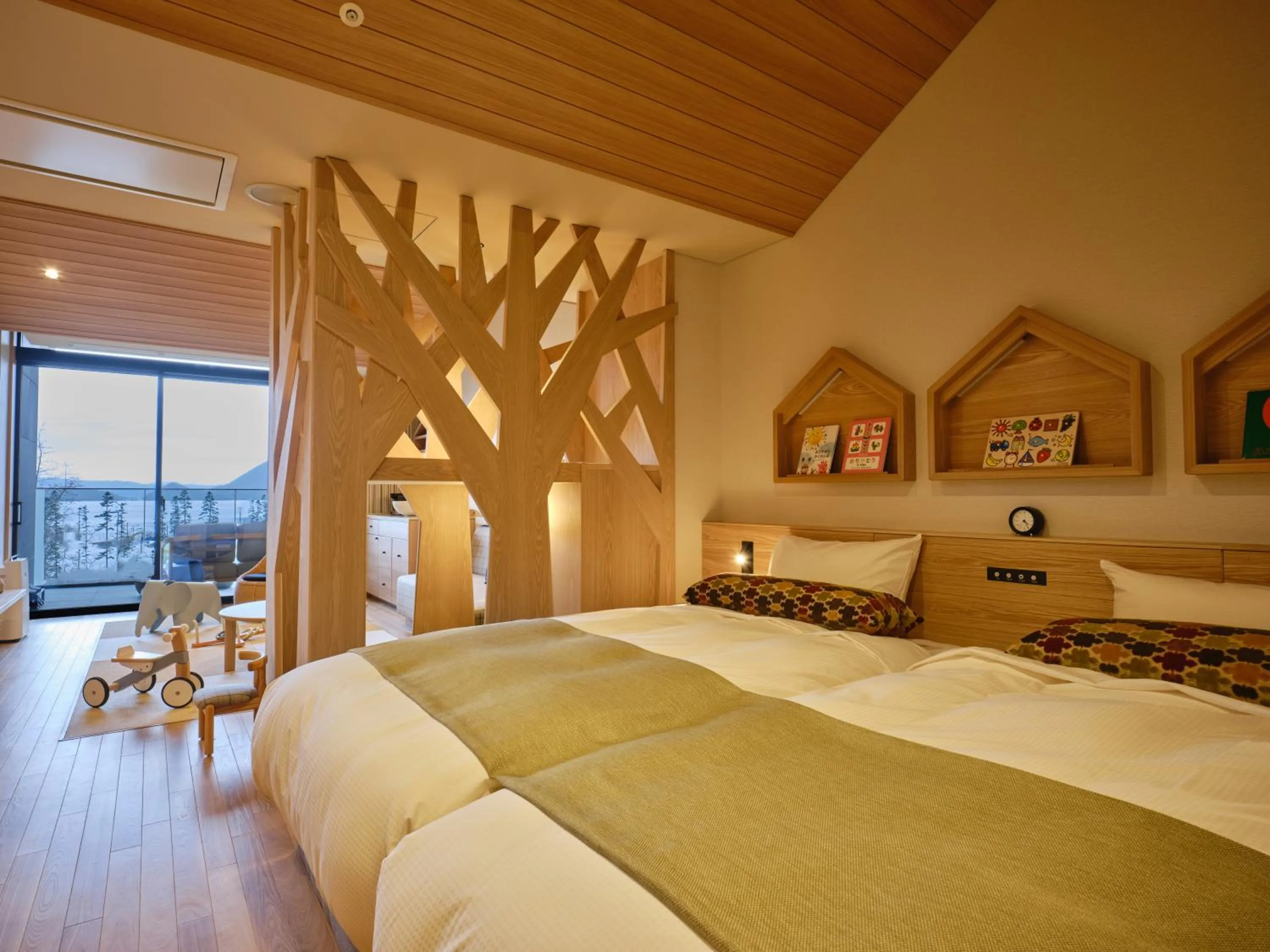 Photo of the whole room, Bed in Lake Toya Tsuruga Resort HIKARINOUTA