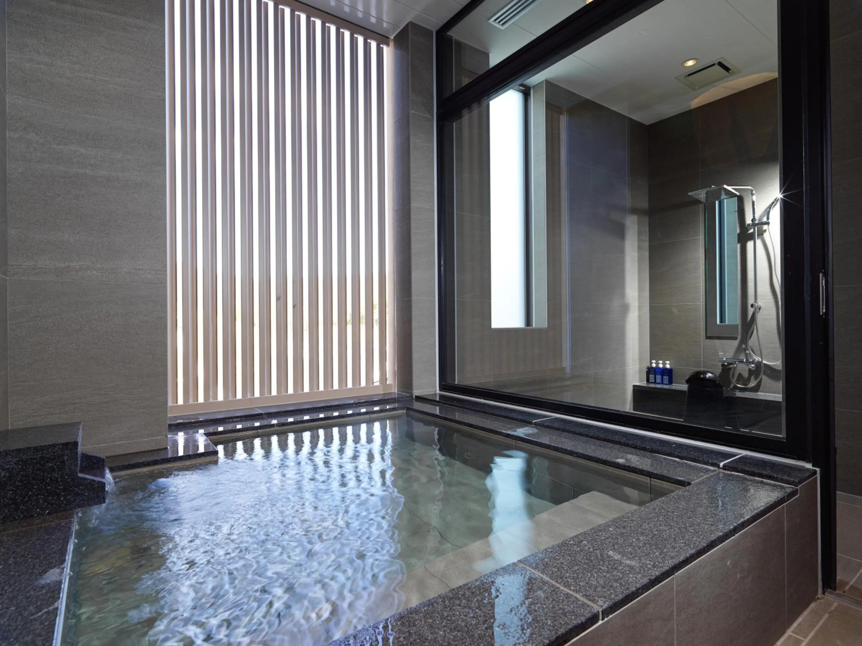 Hot Spring Bath in Lake Toya Tsuruga Resort HIKARINOUTA