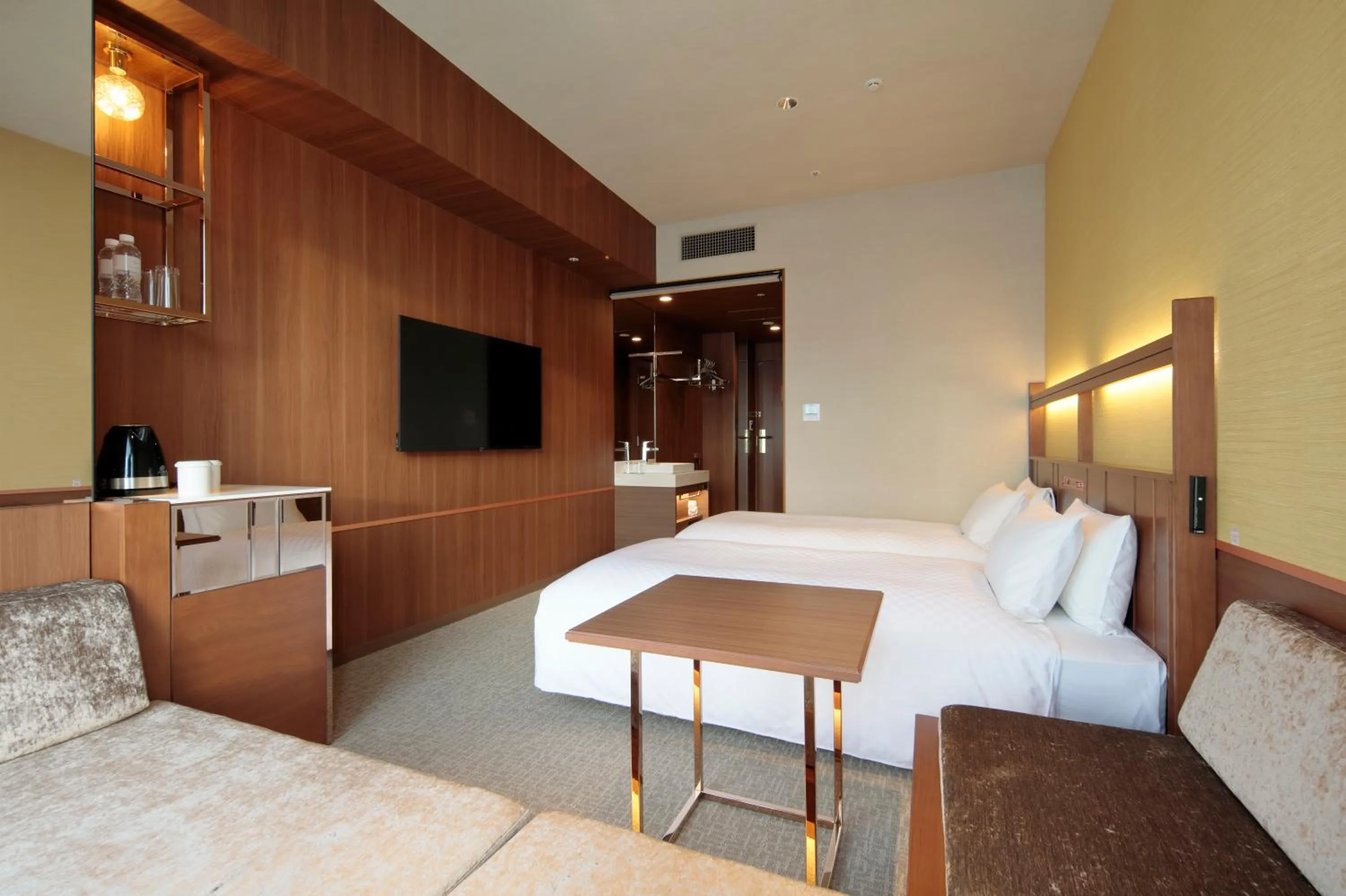 Photo of the whole room, Bed in Candeo Hotels Osaka Shinsaibashi