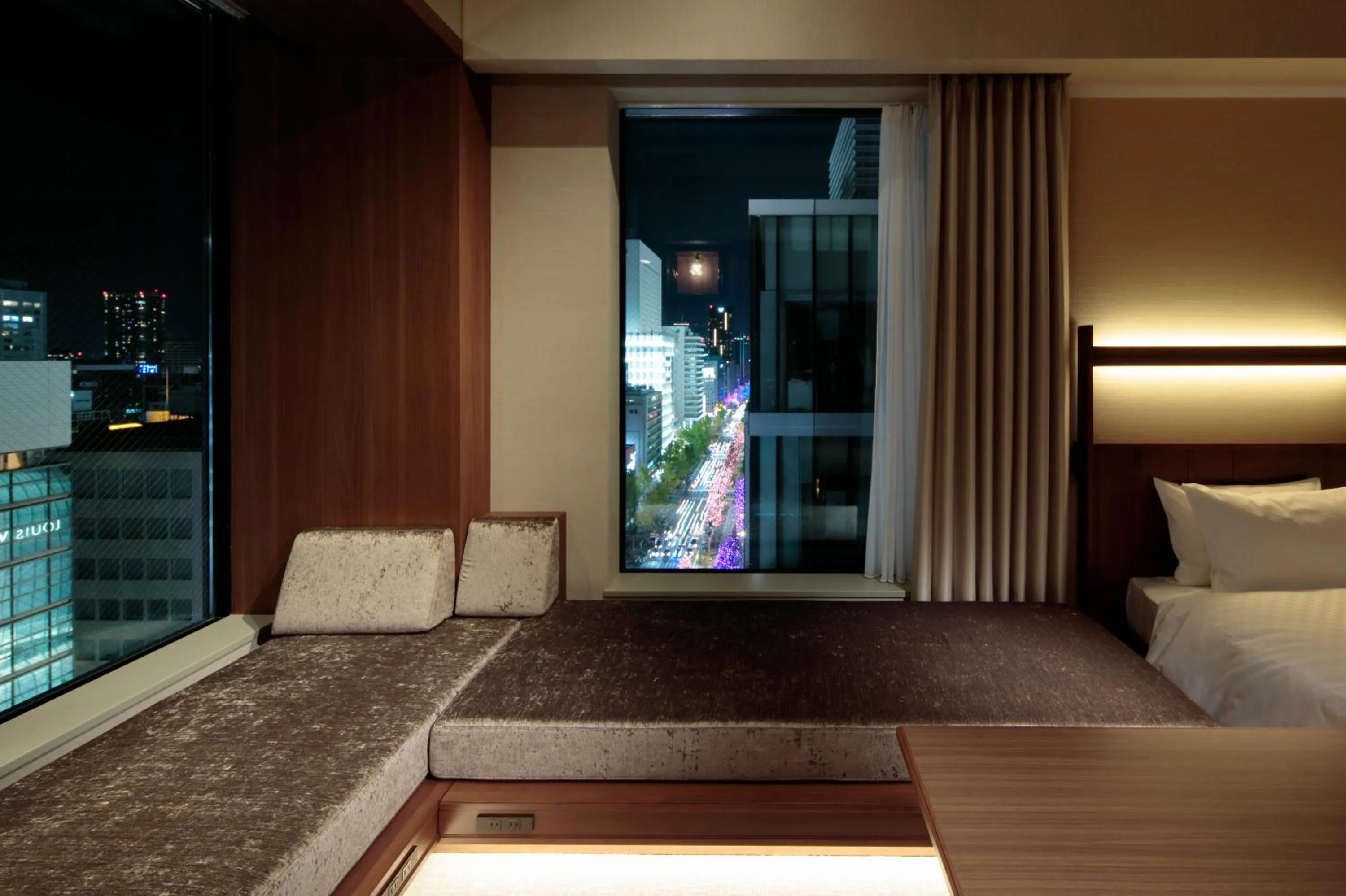View (from property/room), Bed in Candeo Hotels Osaka Shinsaibashi