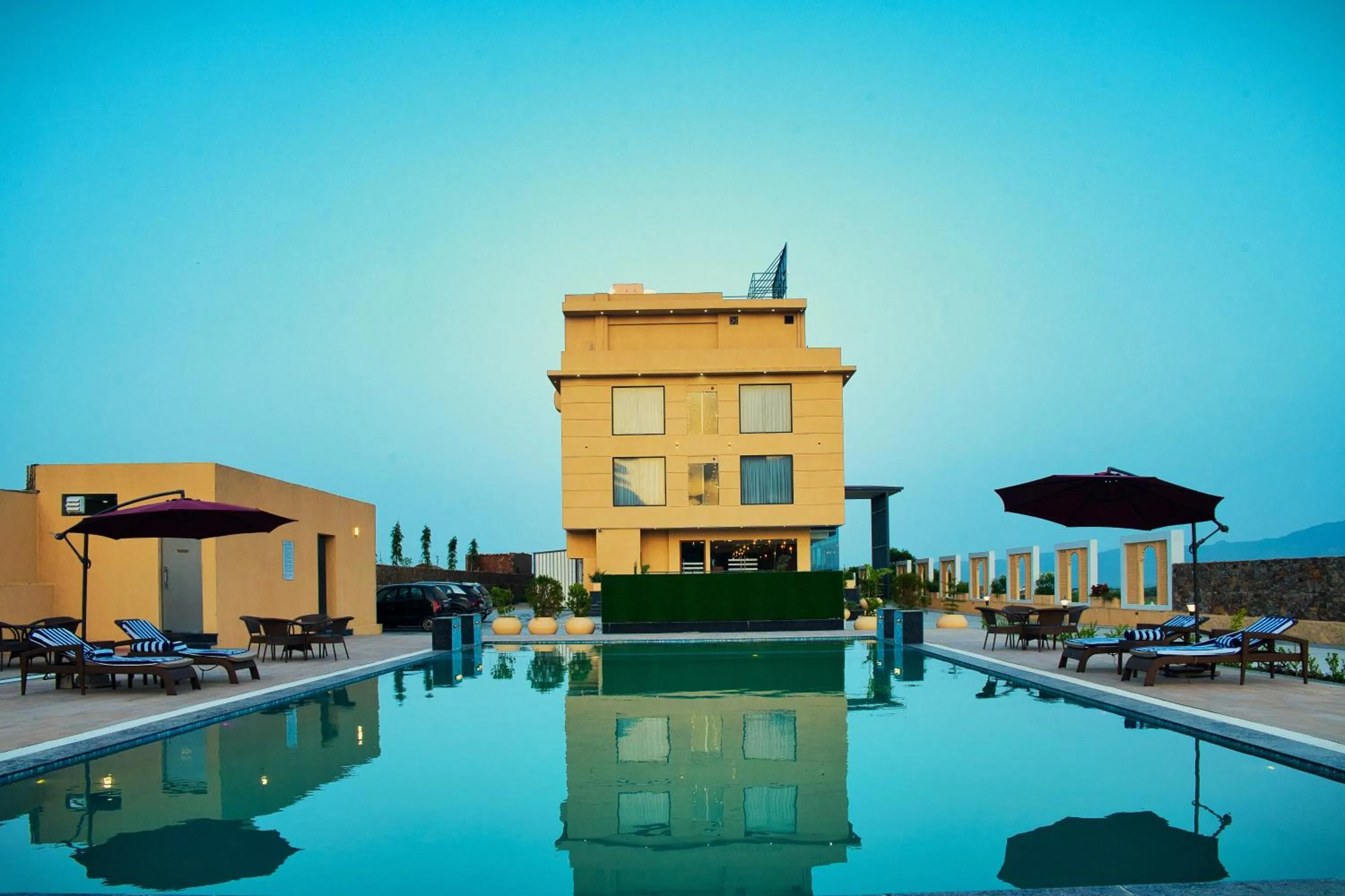 Swimming pool in Sterling Pushkar