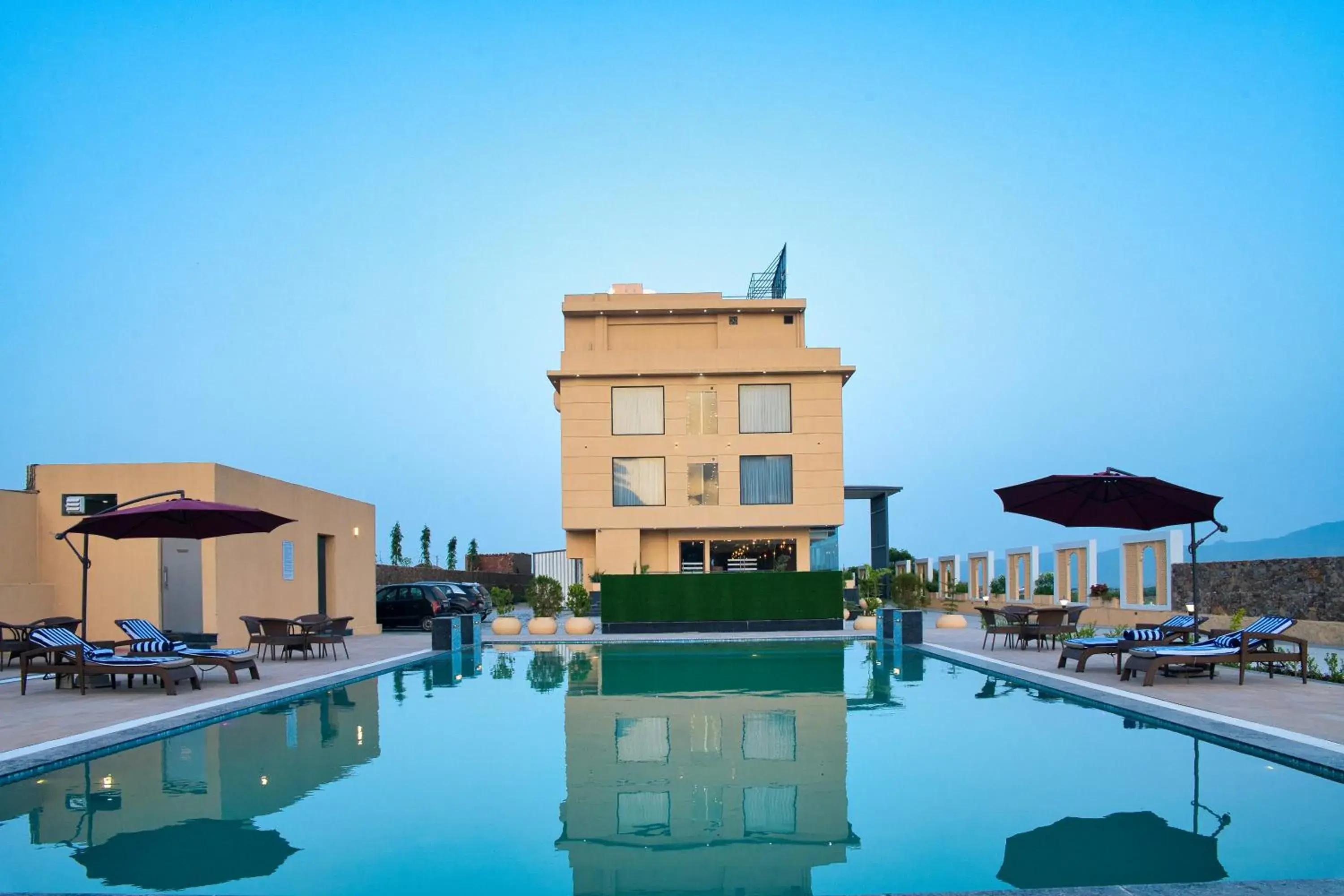 Property building in Sterling Pushkar Property building in Sterling Pushkar