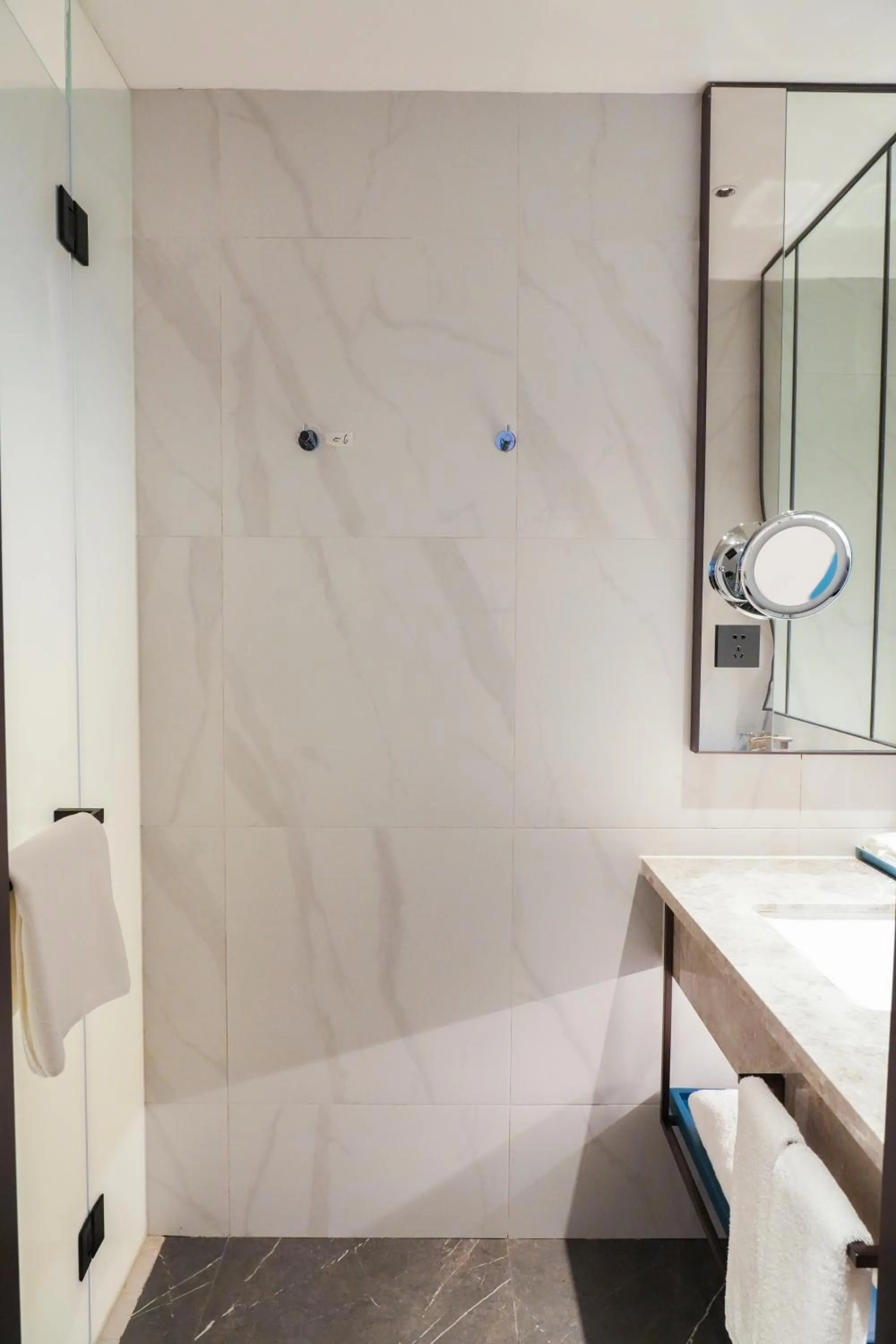 Shower in Wyndham Guangzhou Baiyun Mountain