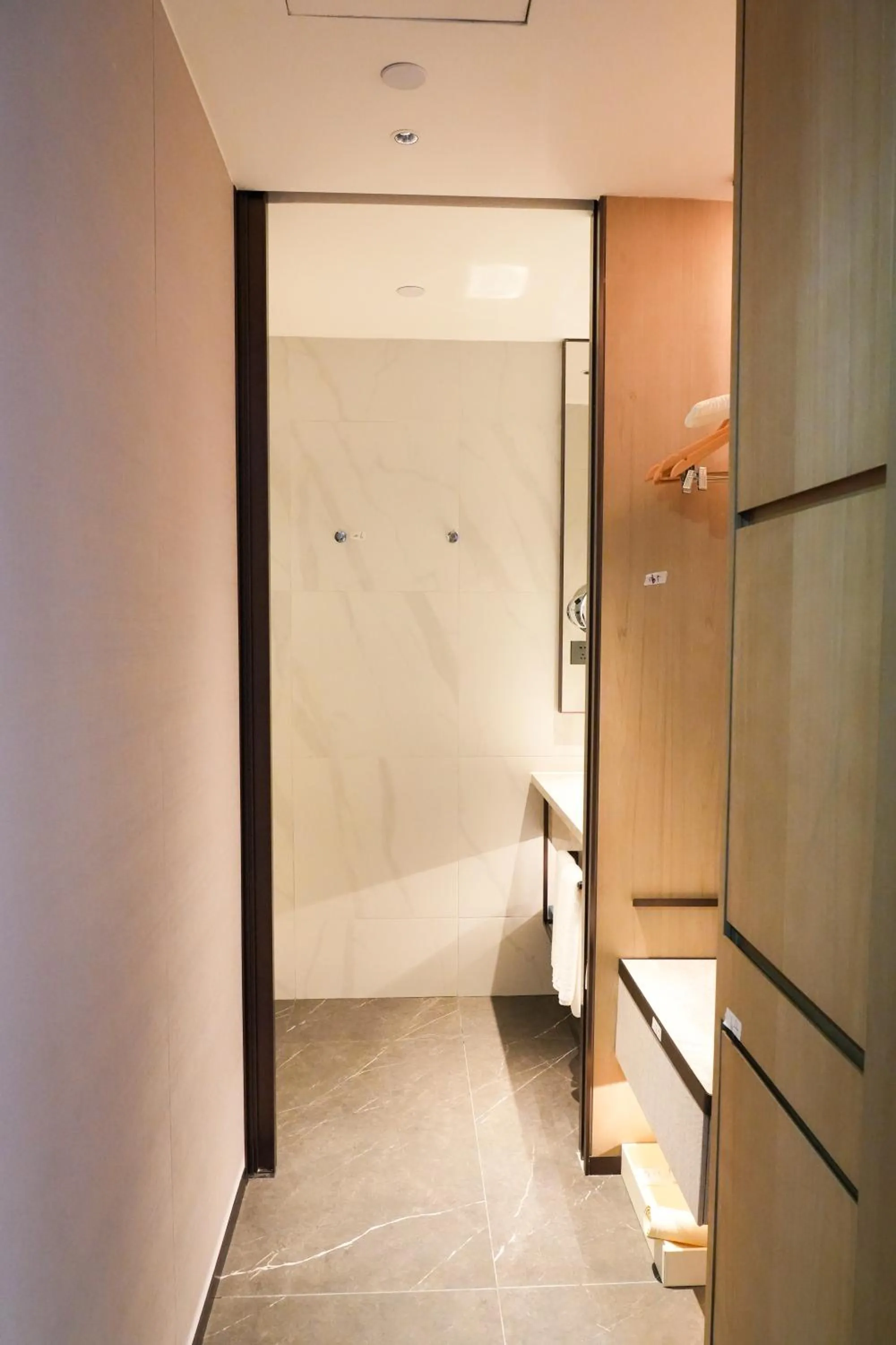 wardrobe in Wyndham Guangzhou Baiyun Mountain