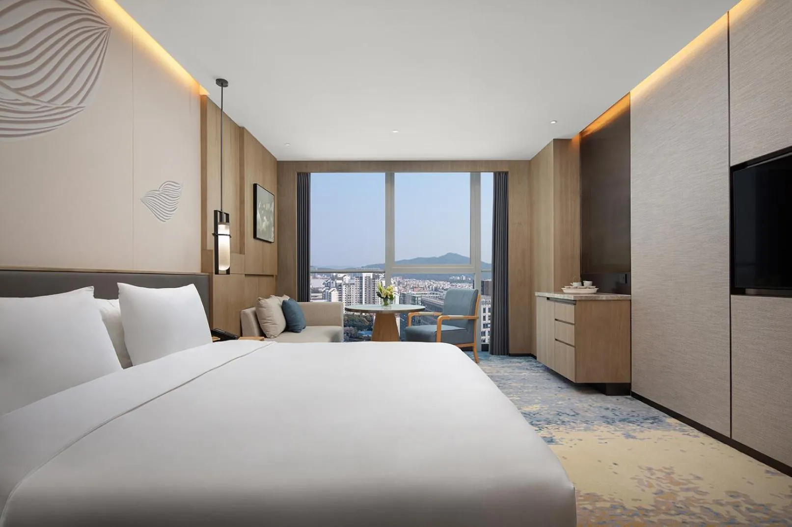 Bed in Wyndham Guangzhou Baiyun Mountain