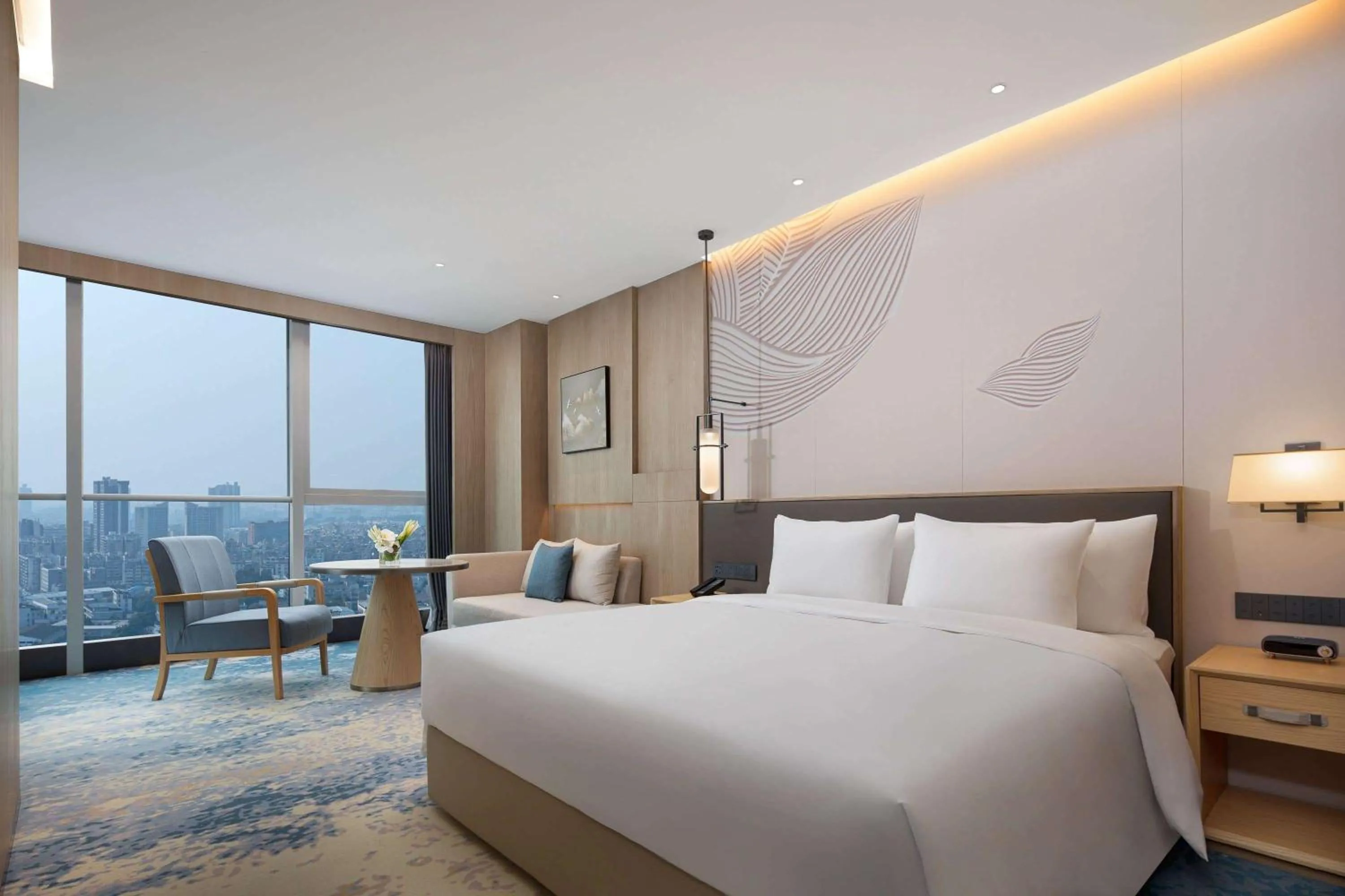 Photo of the whole room, Bed in Wyndham Guangzhou Baiyun Mountain