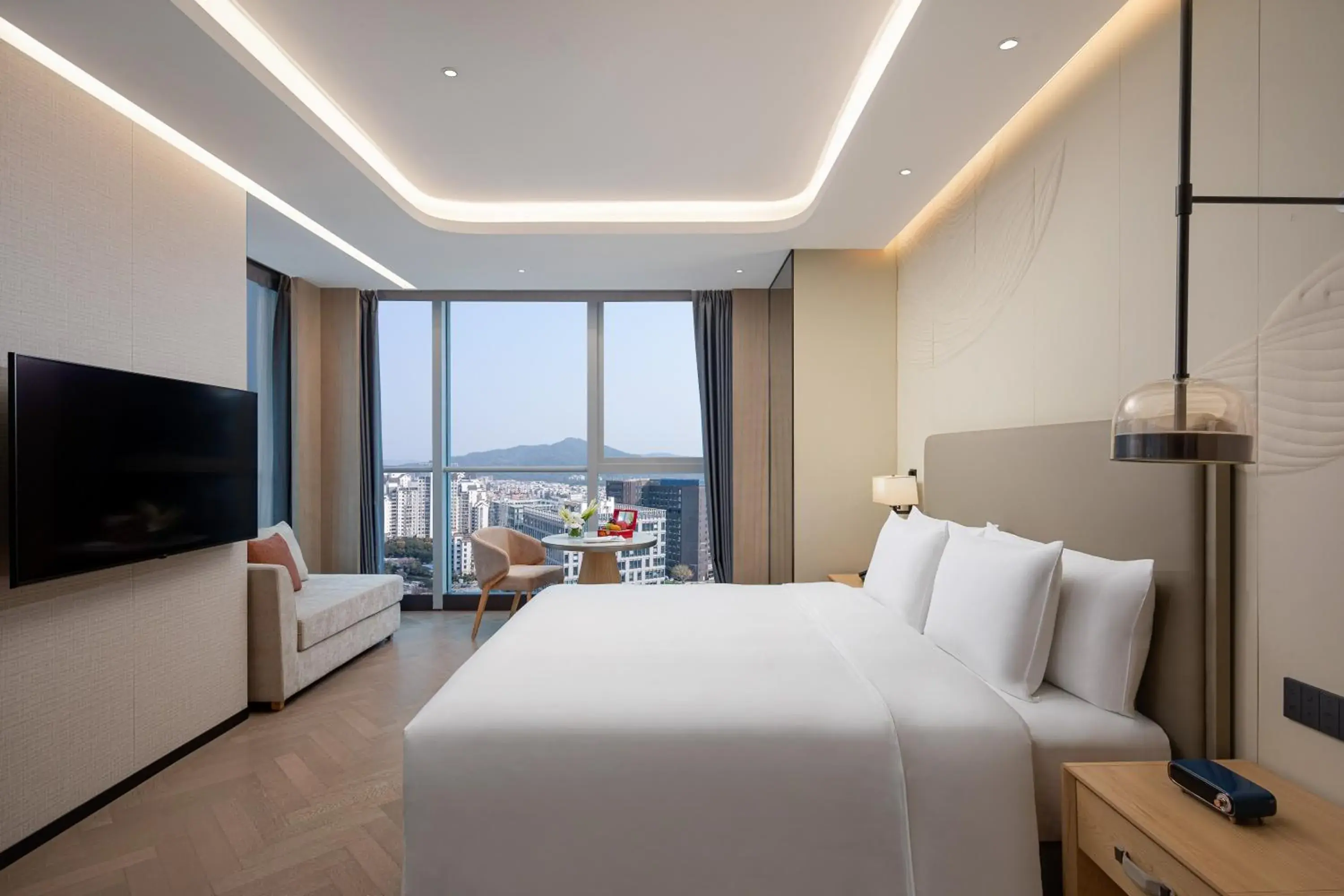 1 King Bed and 2 Single Beds, Premium Deluxe Suite, Smoking in Wyndham Guangzhou Baiyun Mountain 1 King Bed and 2 Single Beds, Premium Deluxe Suite, Smoking in Wyndham Guangzhou Baiyun Mountain