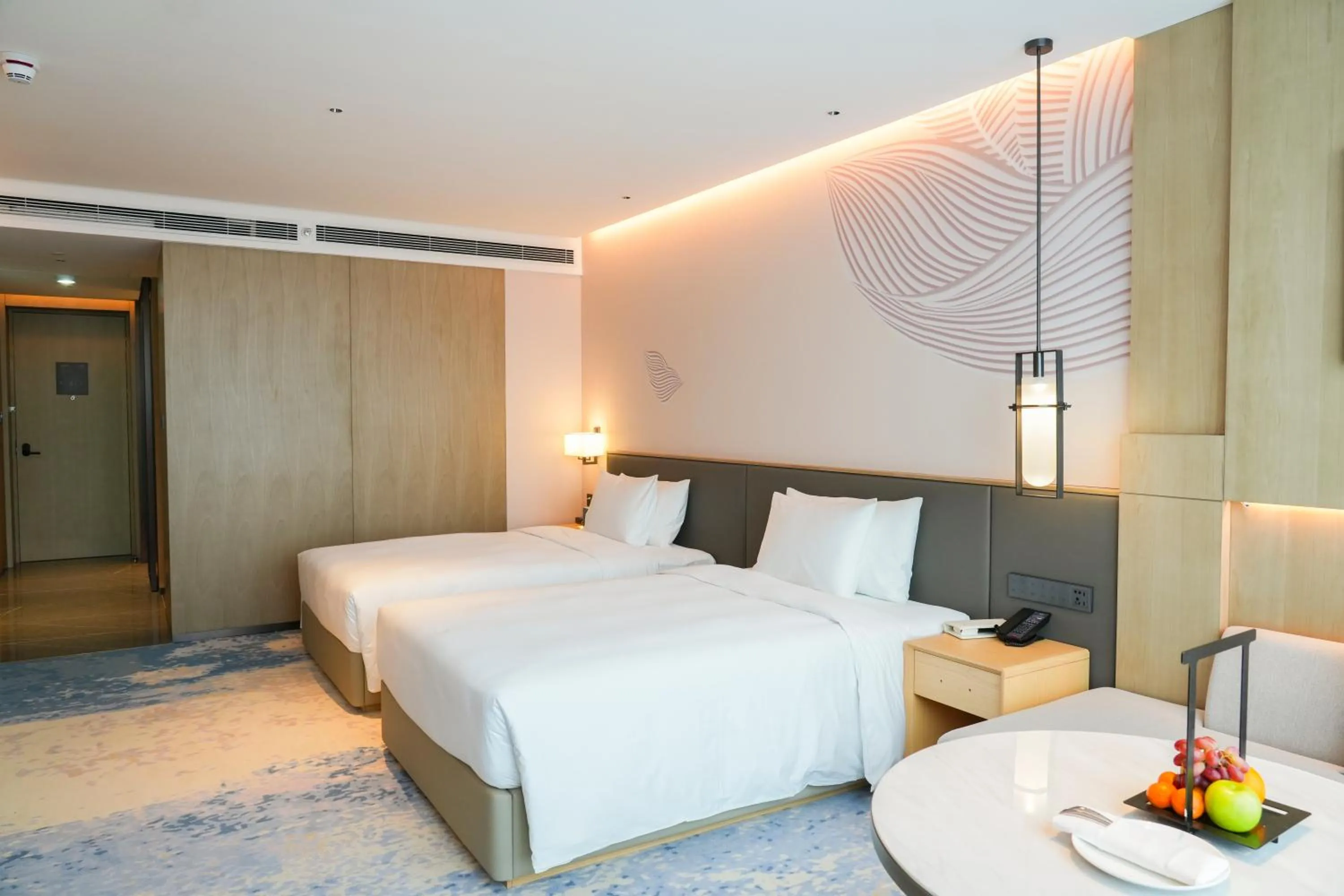 Bed in Wyndham Guangzhou Baiyun Mountain