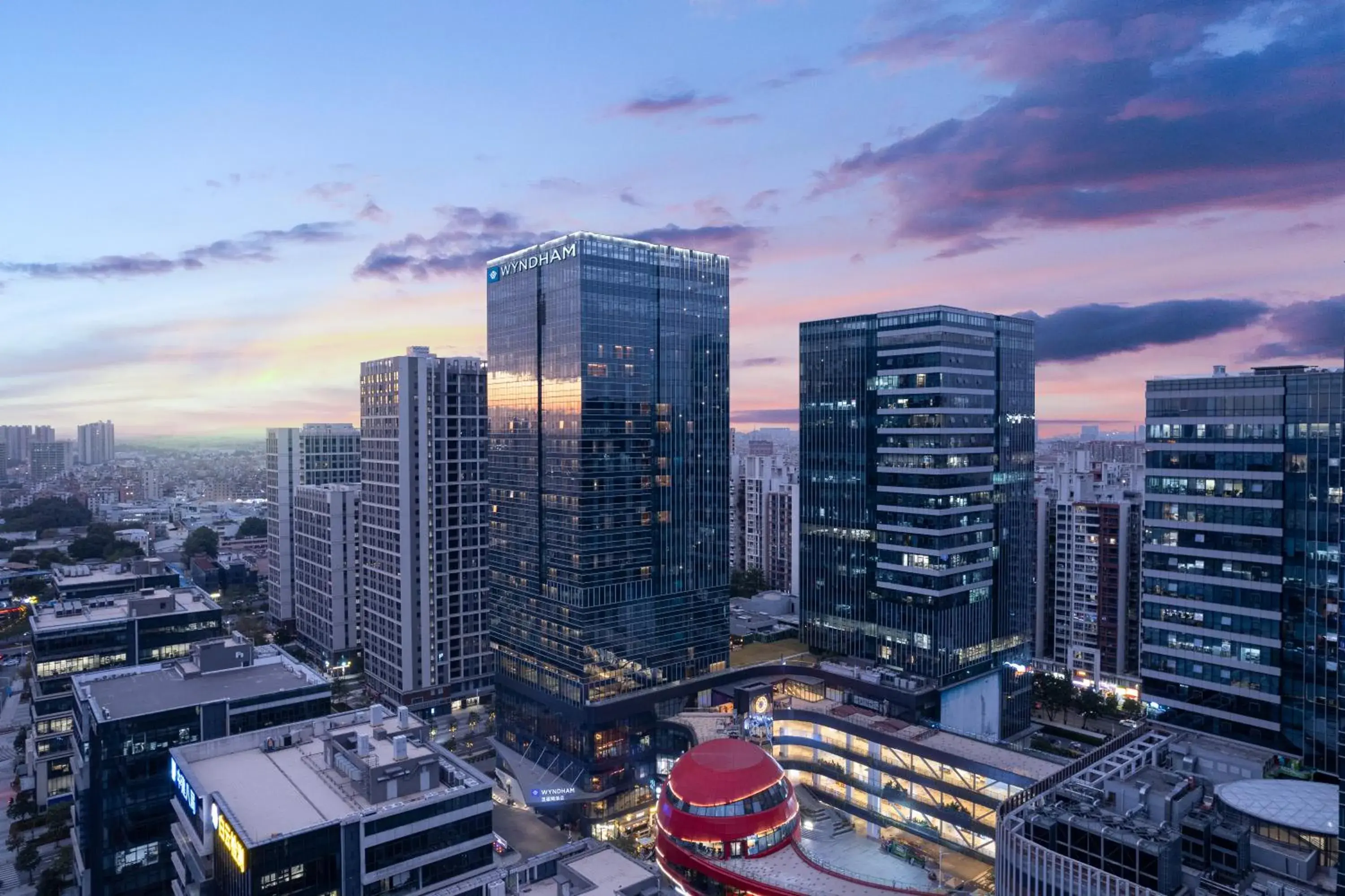 Property building in Wyndham Hotel Guangzhou Huangbian Metro Branch - Free shuttle bus to Canton Fair Property building in Wyndham Hotel Guangzhou Huangbian Metro Branch - Free shuttle bus to Canton Fair